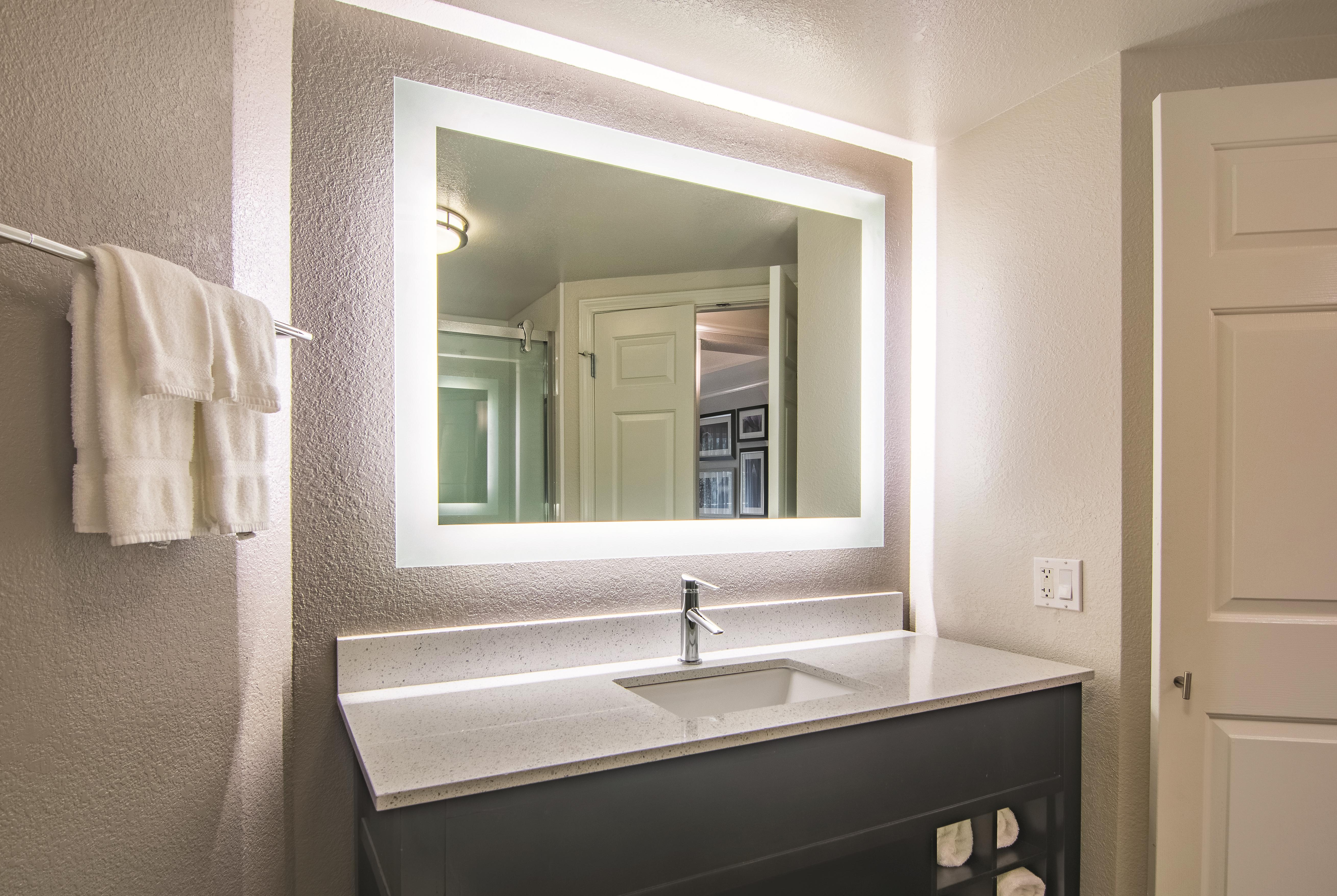 La Quinta Inn & Suites by Wyndham Oklahoma City Norman suite in Norman, Oklahoma