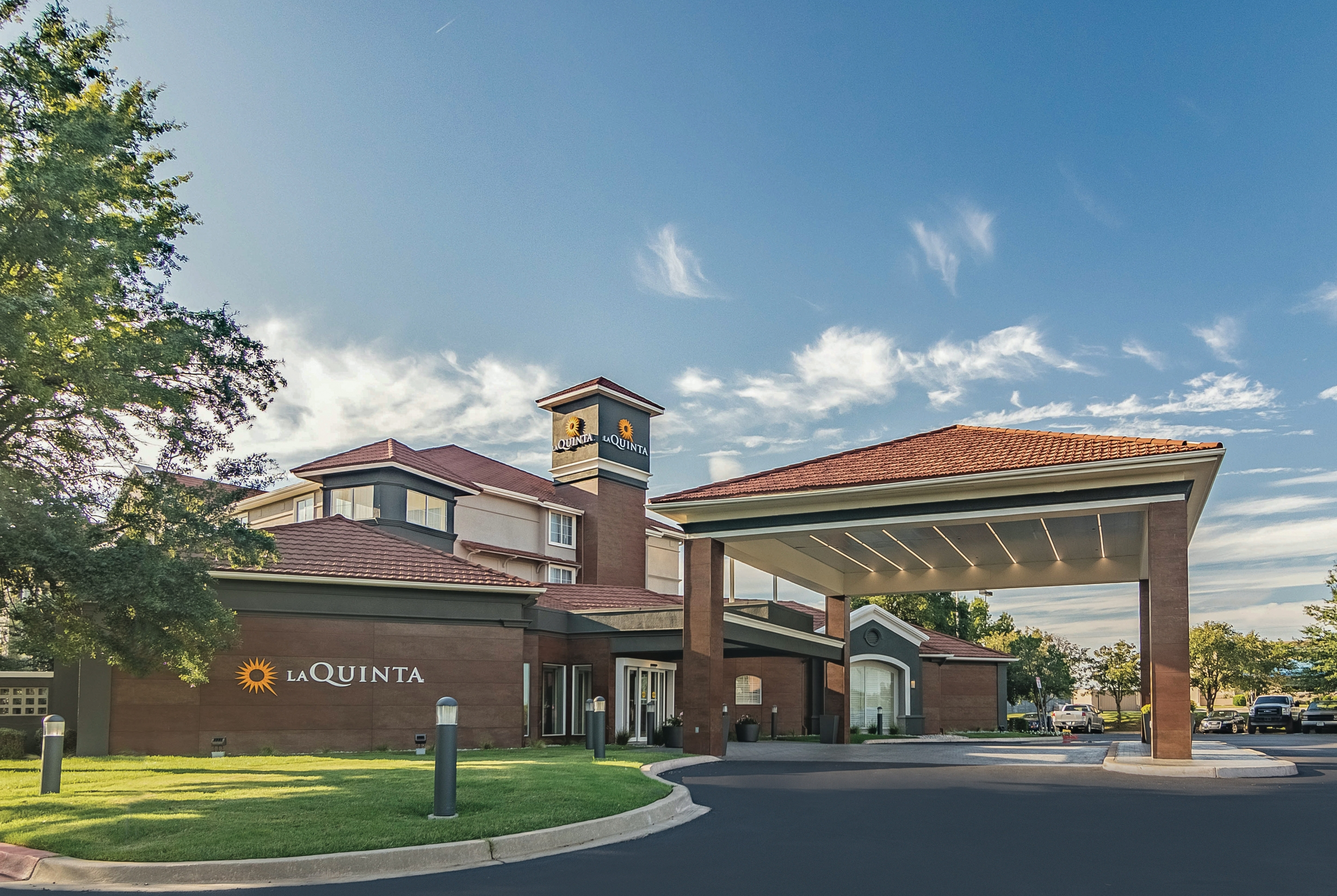 Exterior of La Quinta Inn & Suites by Wyndham Oklahoma City Norman hotel in Norman, Oklahoma