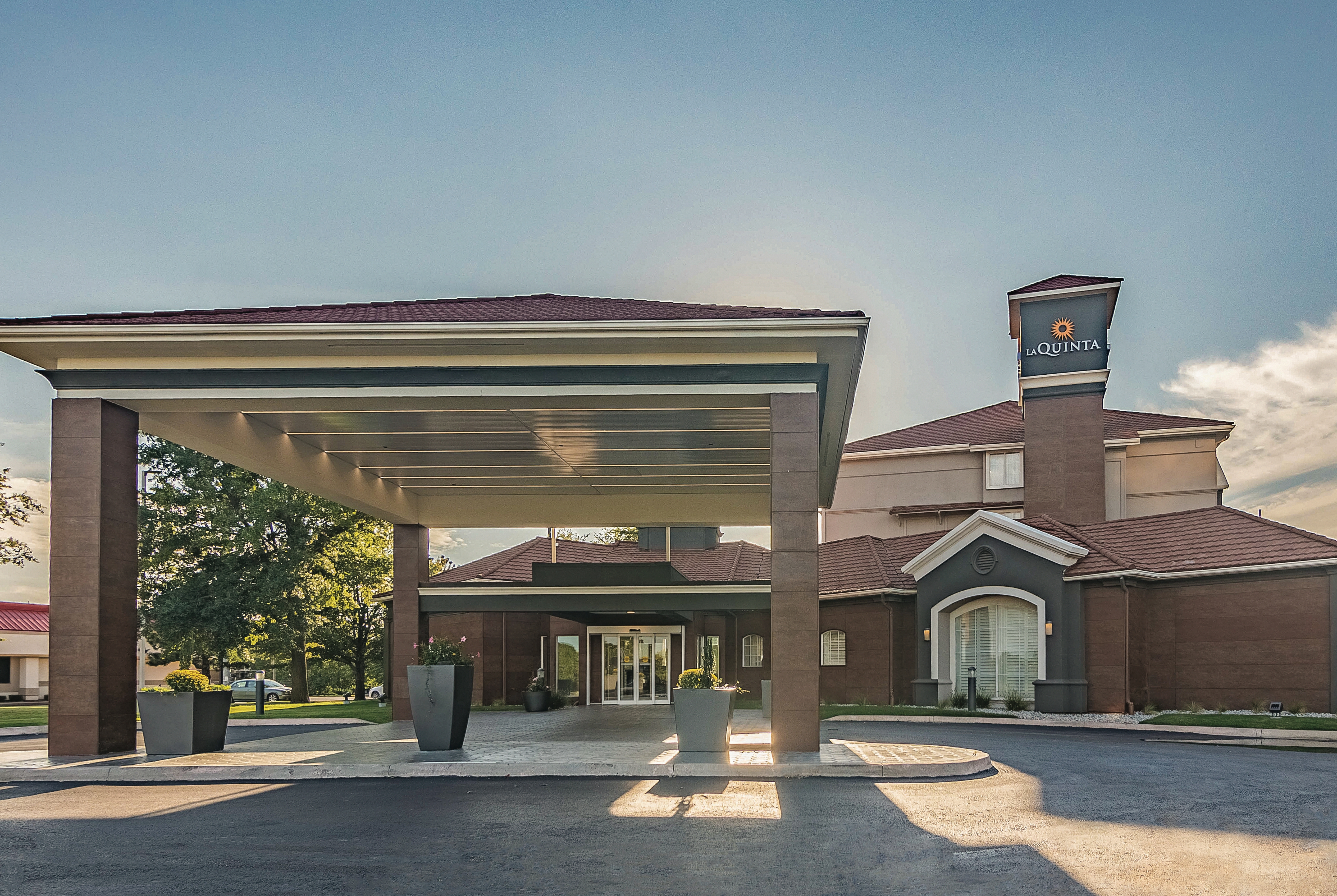 Exterior of La Quinta Inn & Suites by Wyndham Oklahoma City Norman hotel in Norman, Oklahoma