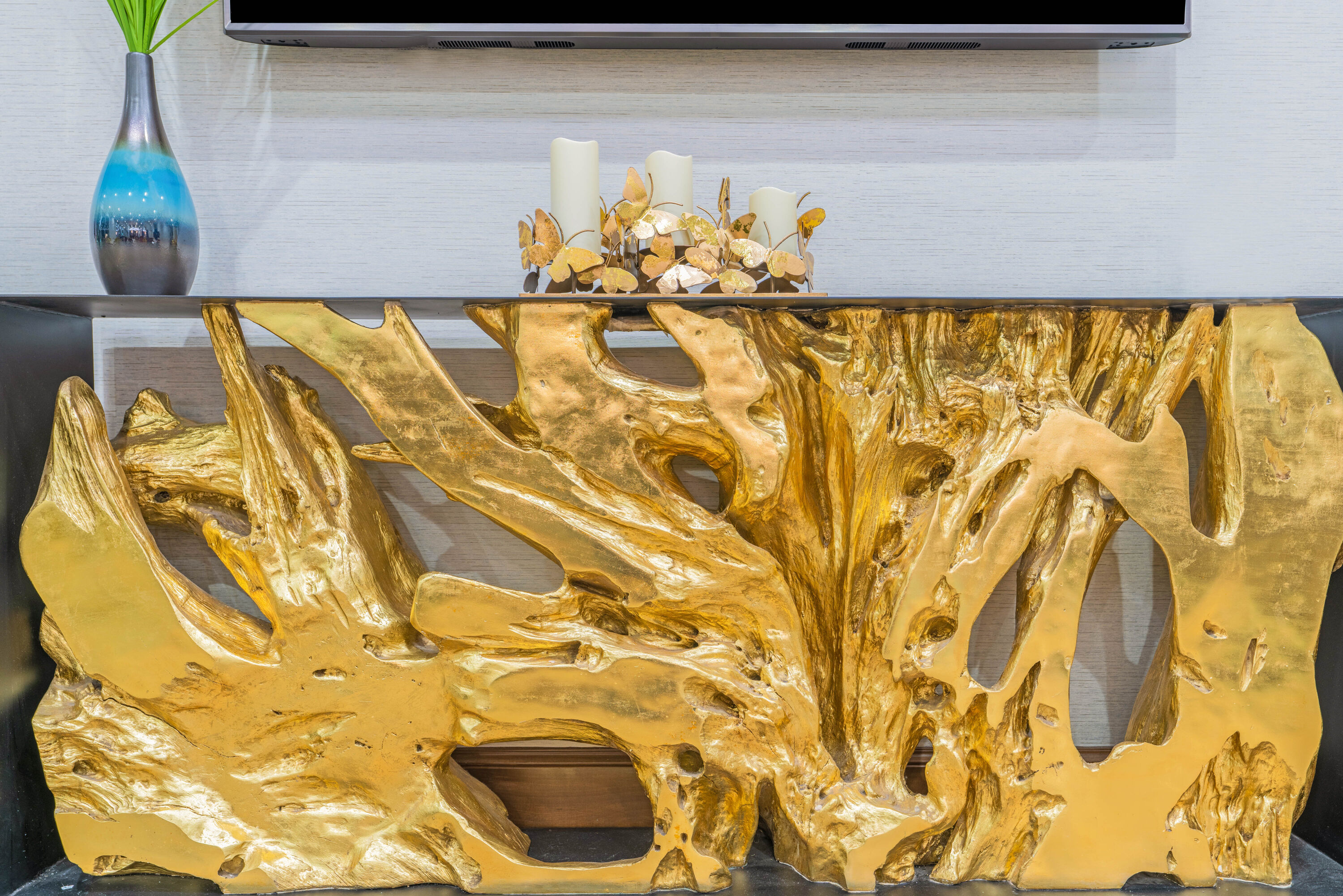 La Quinta Inn & Suites by Wyndham Oklahoma City Airport lobby feature in Oklahoma City, Oklahoma