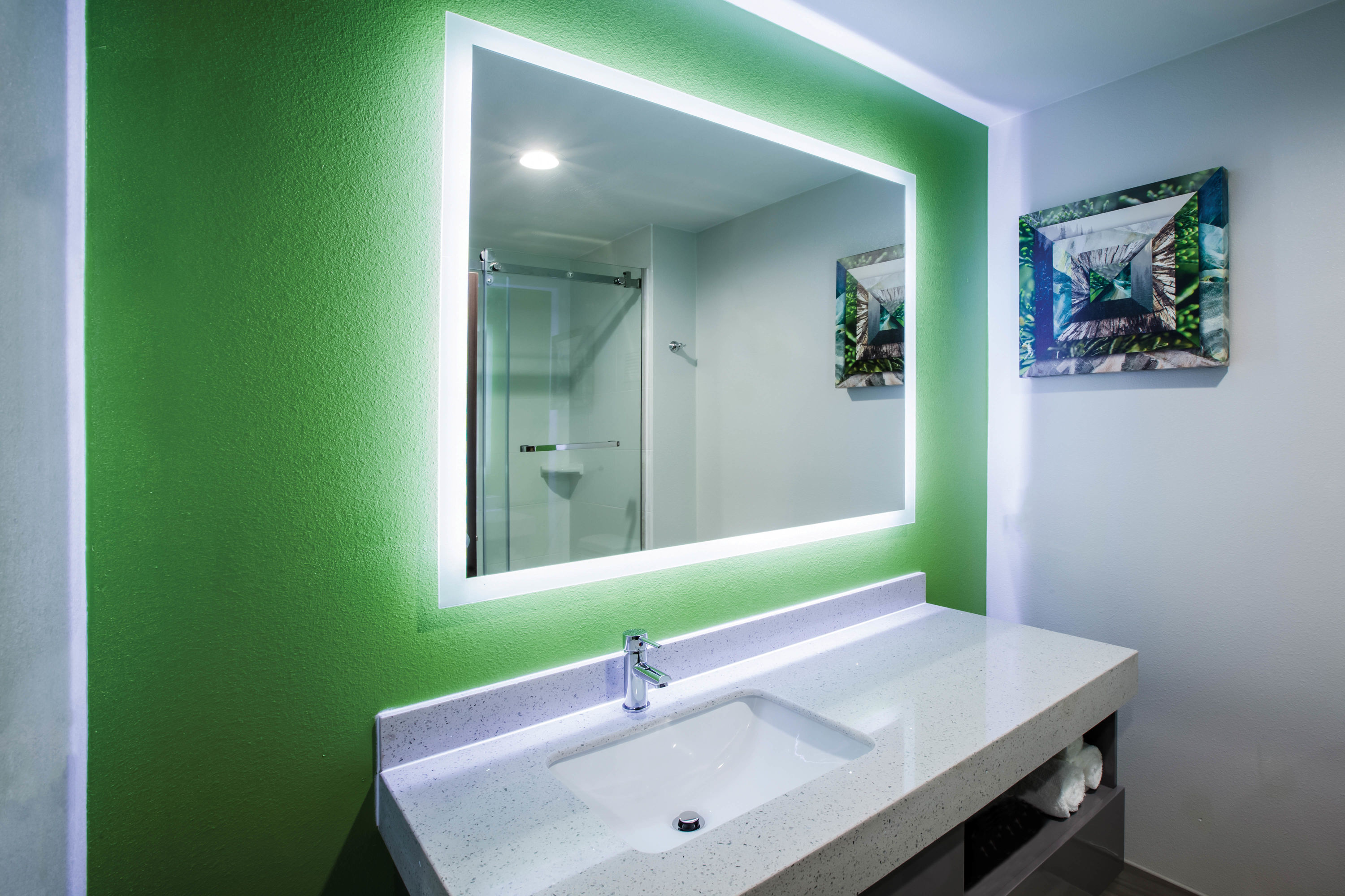 Guest room bath at the La Quinta Inn & Suites by Wyndham Owasso in Owasso, Oklahoma