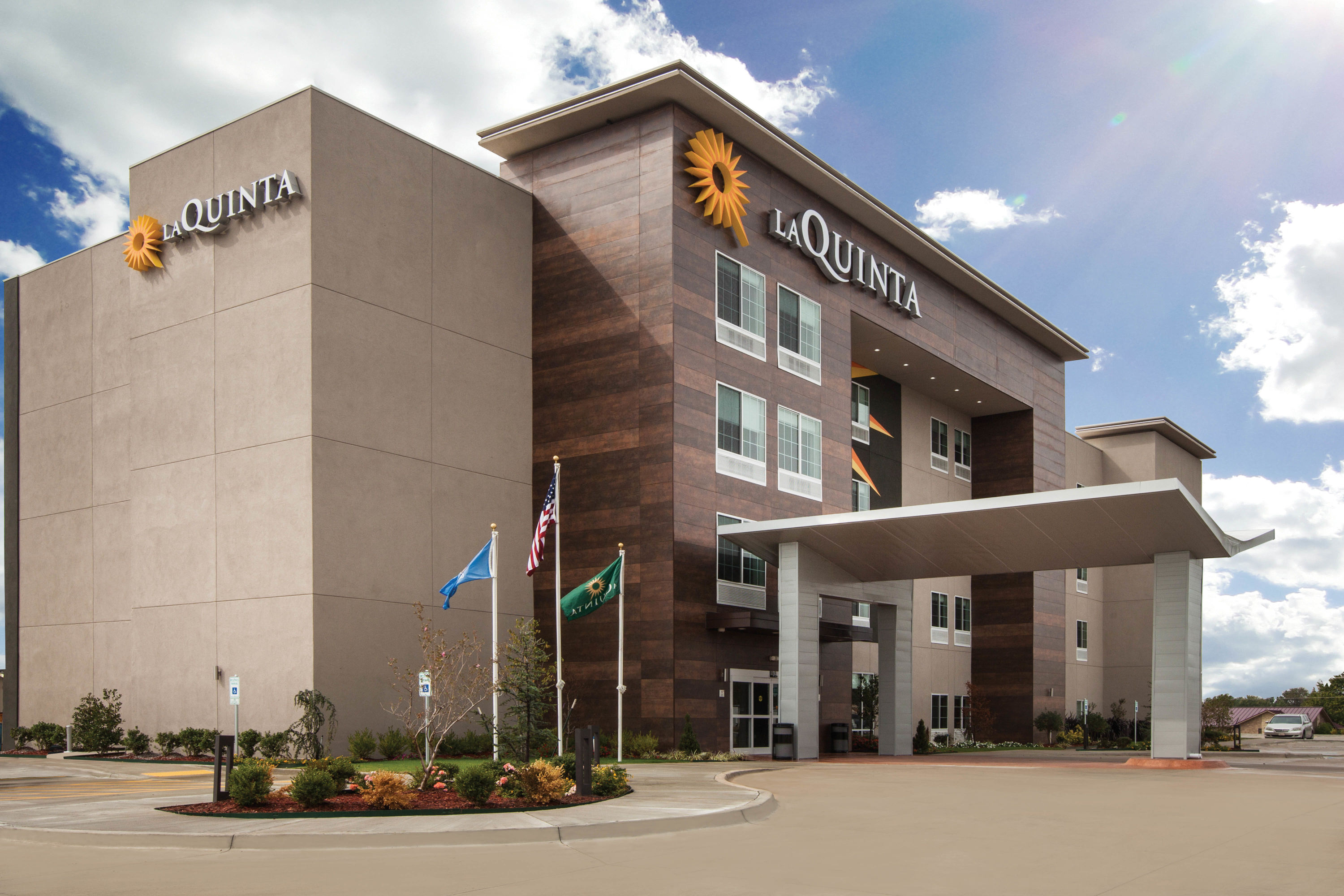 La Quinta Inn & Suites by Wyndham Owasso | Owasso, OK Hotels 