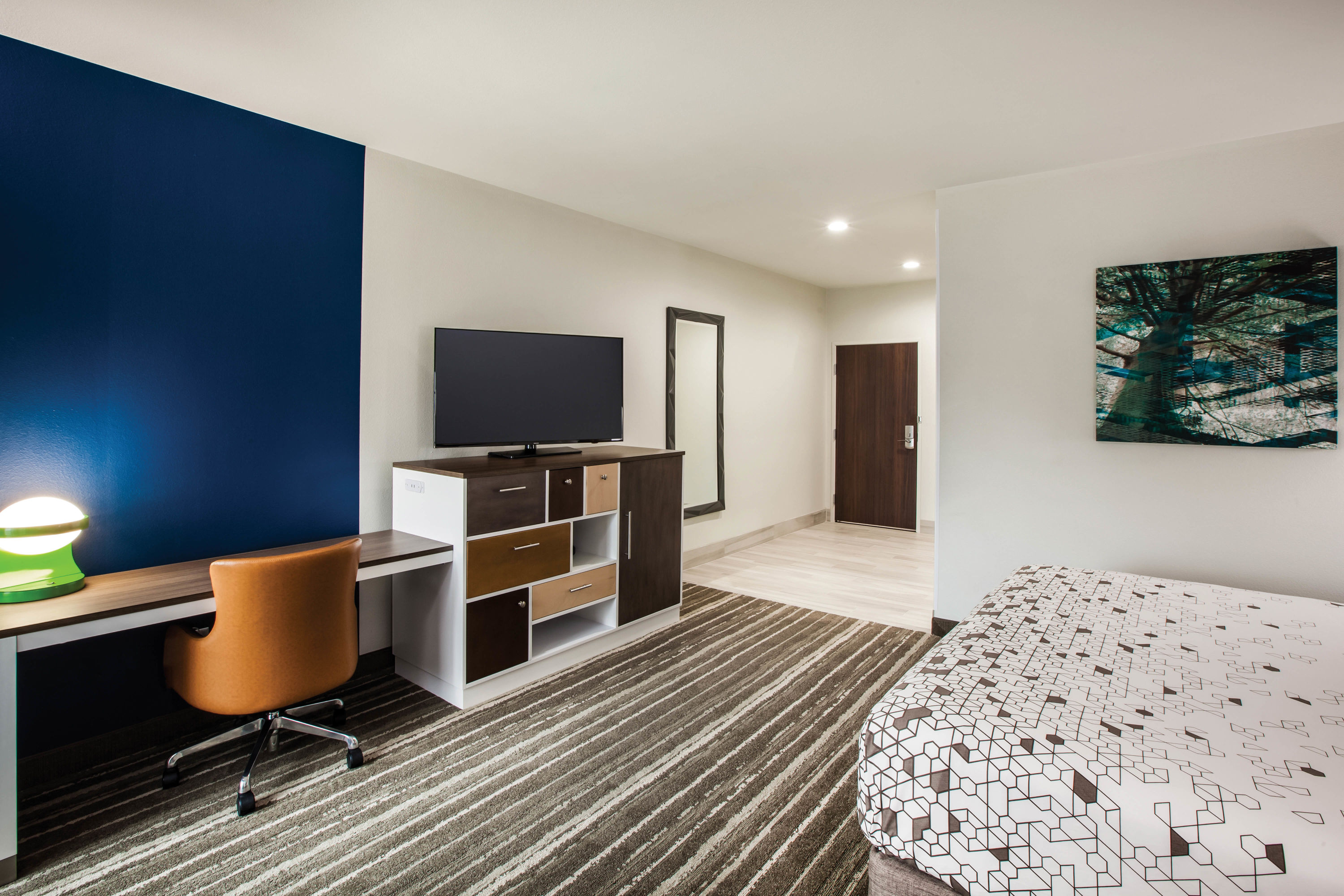 Guest room at the La Quinta Inn & Suites by Wyndham Owasso in Owasso, Oklahoma