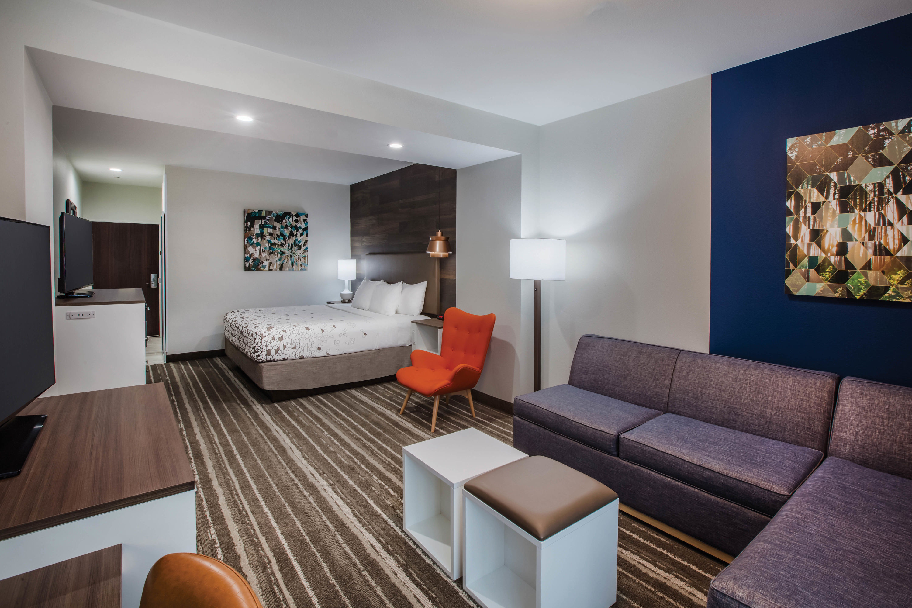 La Quinta Inn & Suites by Wyndham Owasso suite in Owasso, Oklahoma