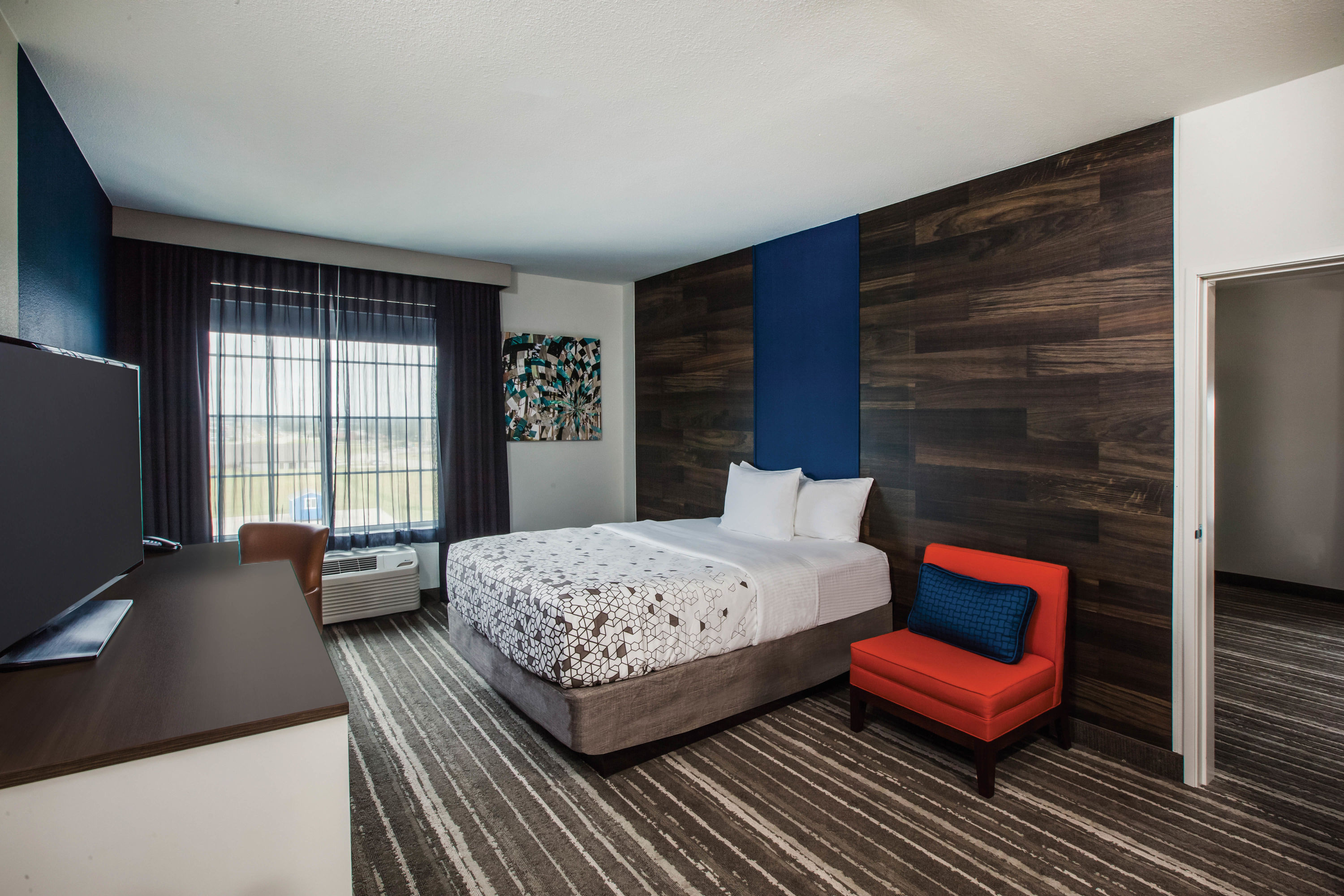La Quinta Inn & Suites by Wyndham Owasso suite in Owasso, Oklahoma
