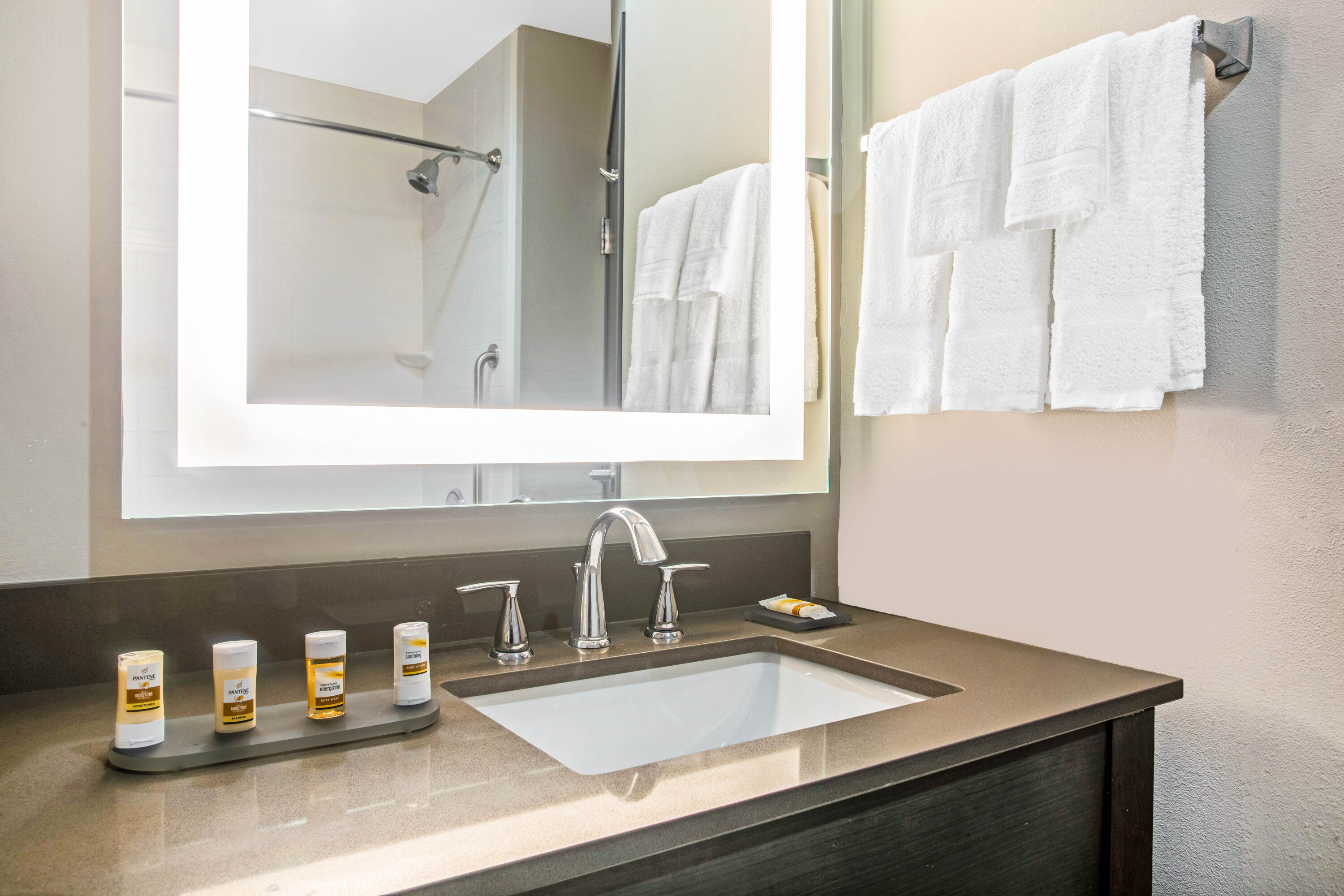 Guest room bath at the La Quinta Inn & Suites by Wyndham Ponca City in Ponca City, Oklahoma
