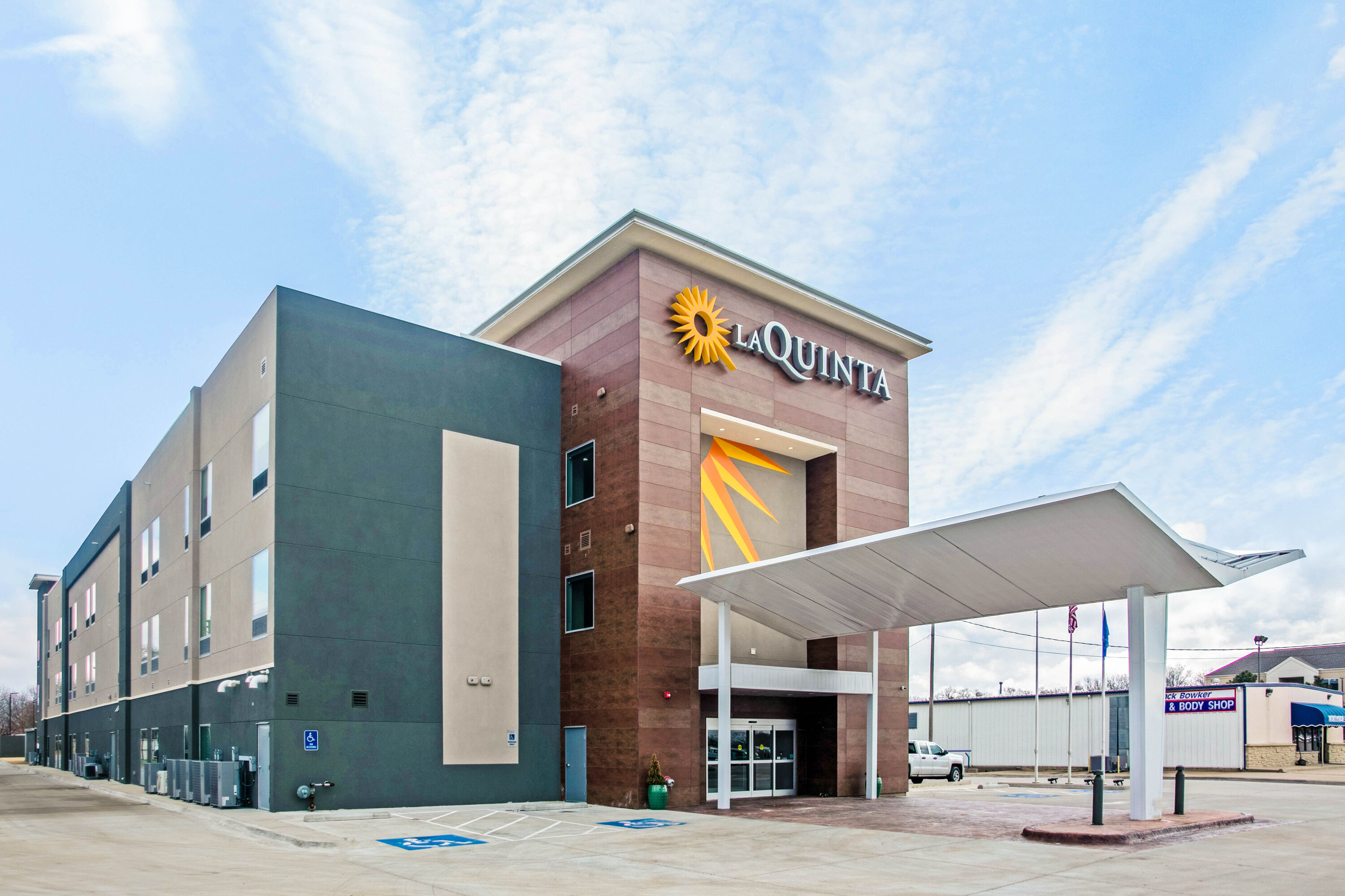 Exterior Day Image of La Quinta Inn & Suites by Wyndham Ponca City hotel in Ponca City, Oklahoma