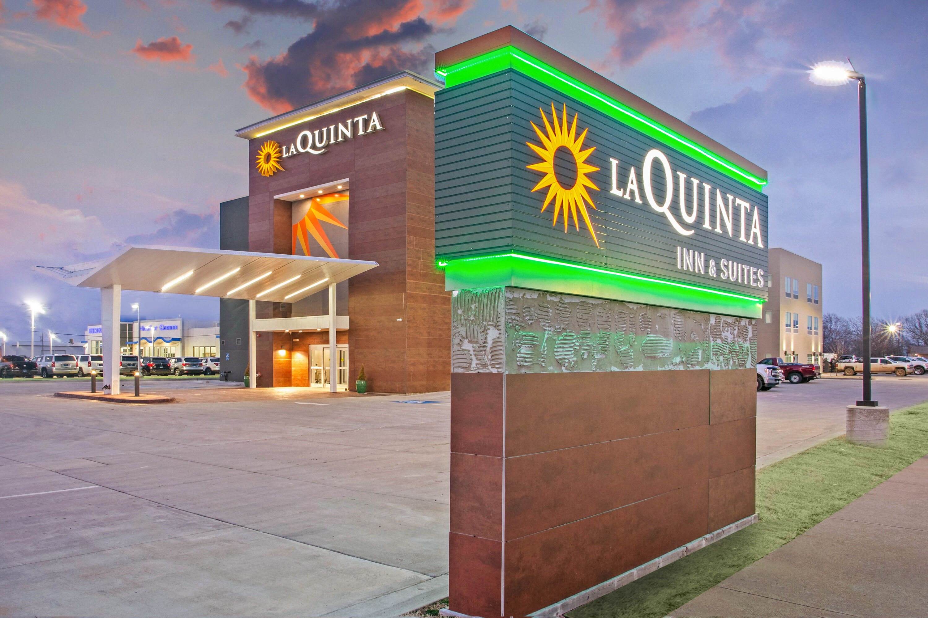 Exterior Dusk Image of La Quinta Inn & Suites by Wyndham Ponca City hotel in Ponca City, Oklahoma