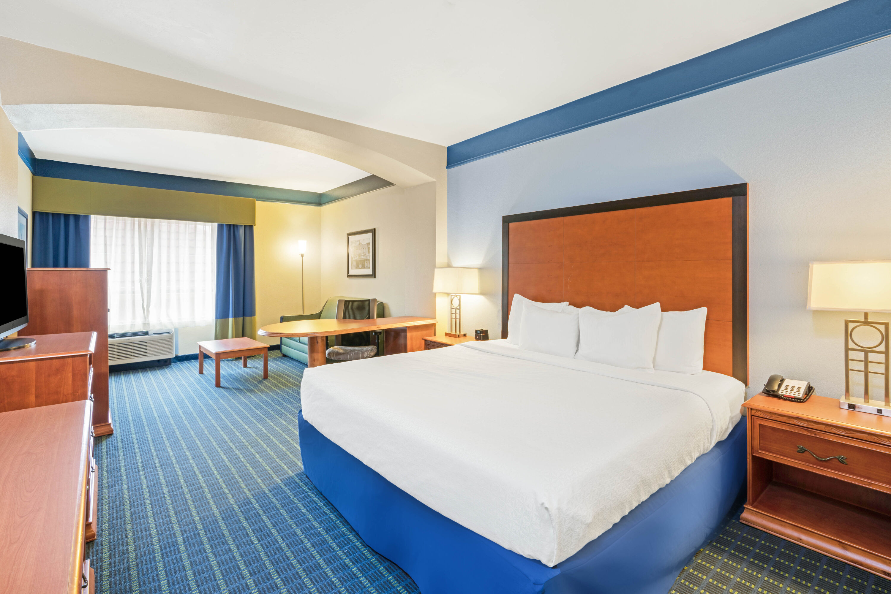 Quinta Inn Suites Wyndham Shawnee Shawnee  Hotels