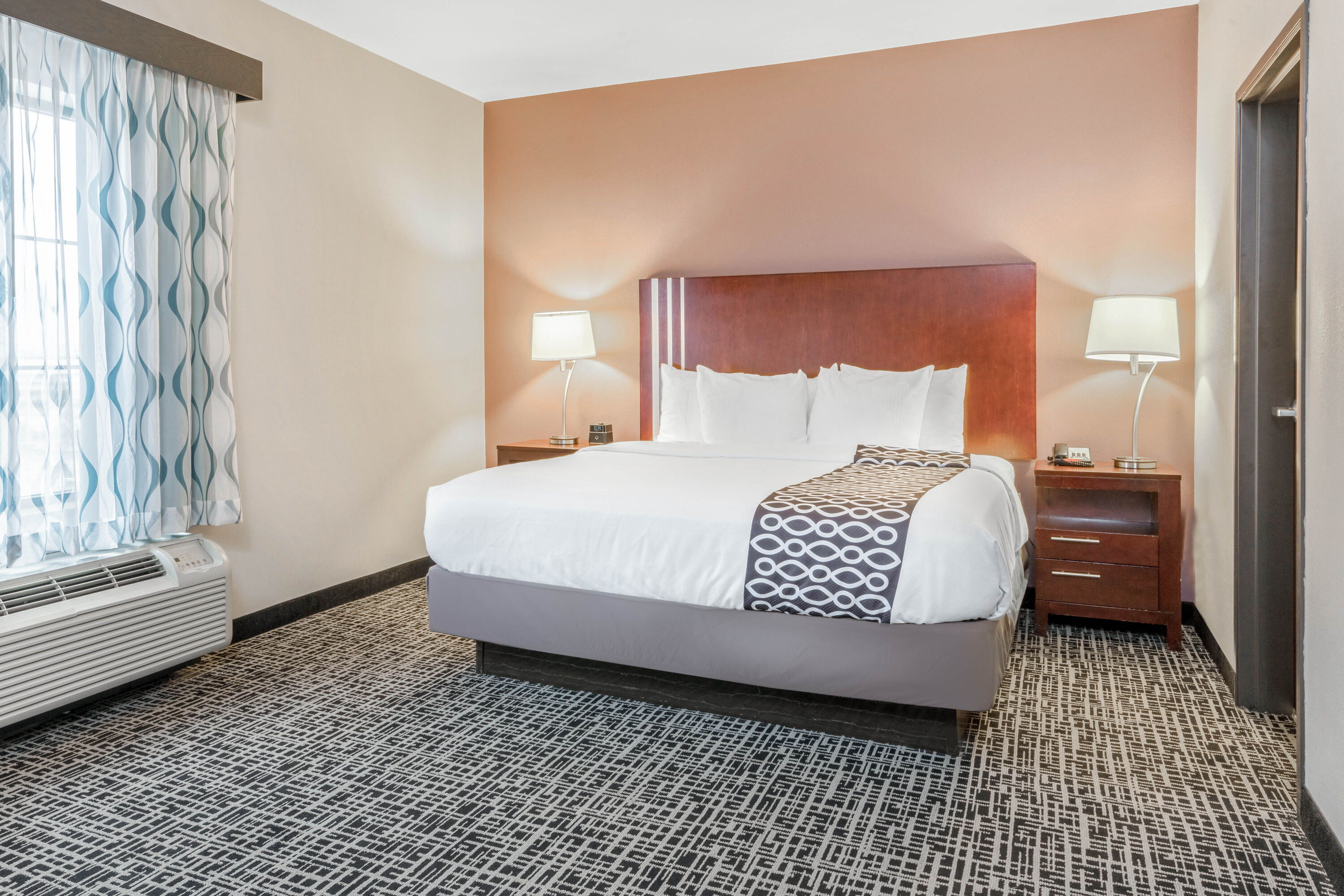 La Quinta Inn & Suites by Wyndham Oklahoma City -Yukon suite in Yukon, Oklahoma