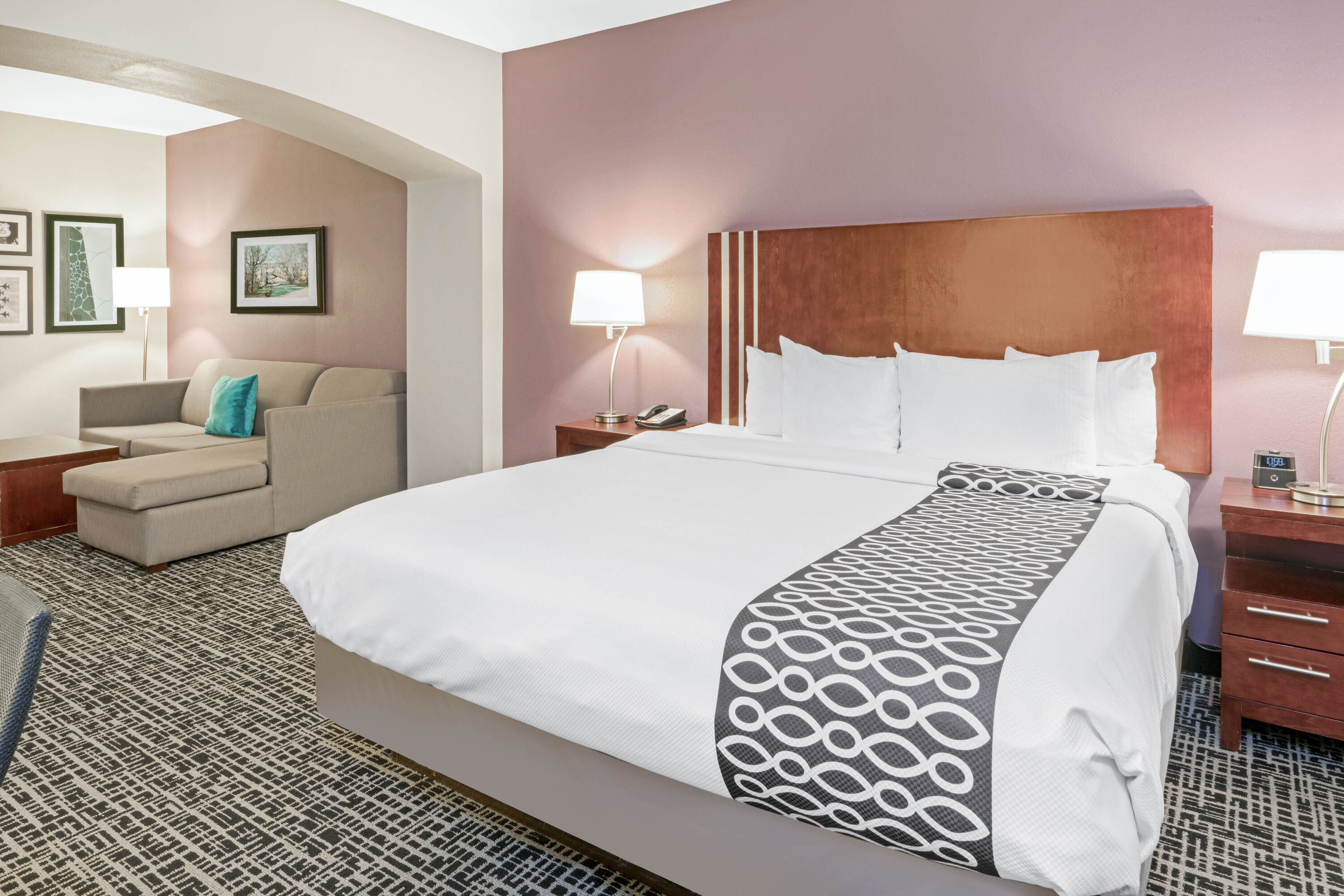 La Quinta Inn & Suites by Wyndham Oklahoma City -Yukon suite in Yukon, Oklahoma