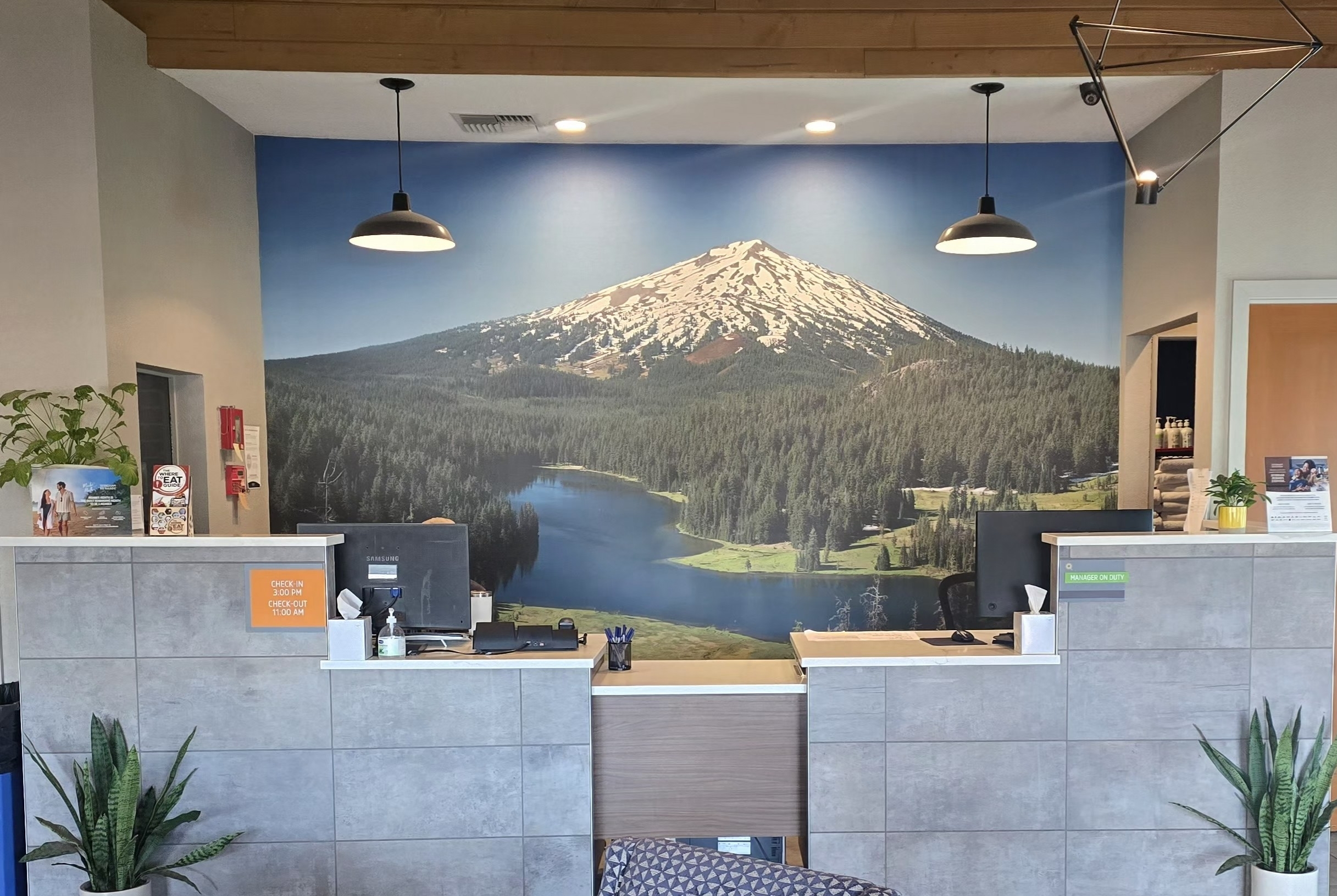 La Quinta Inn by Wyndham Bend reception in Bend, Oregon