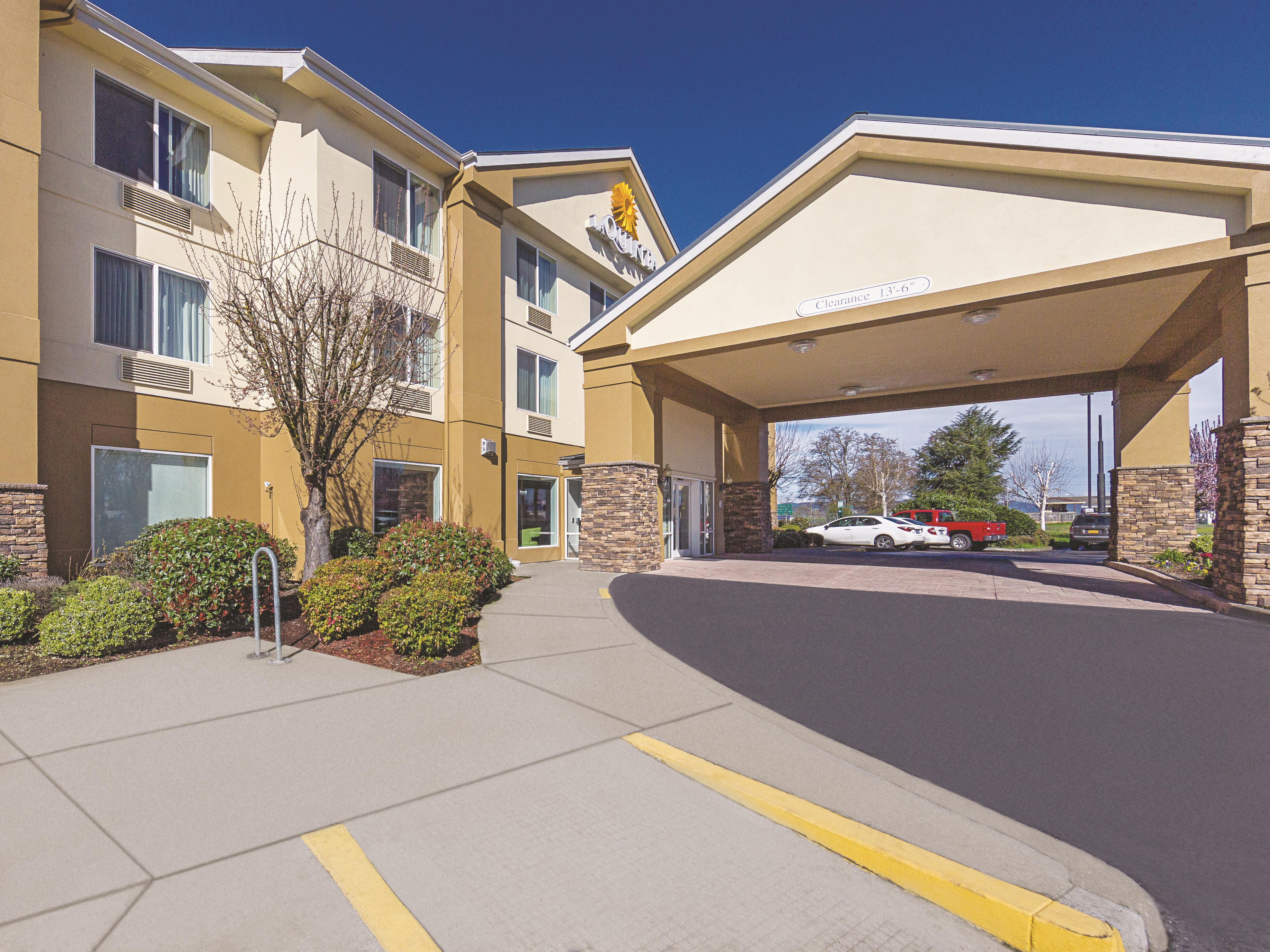 Exterior of La Quinta Inn & Suites by Wyndham Central Point - Medford hotel in Central Point, Oregon