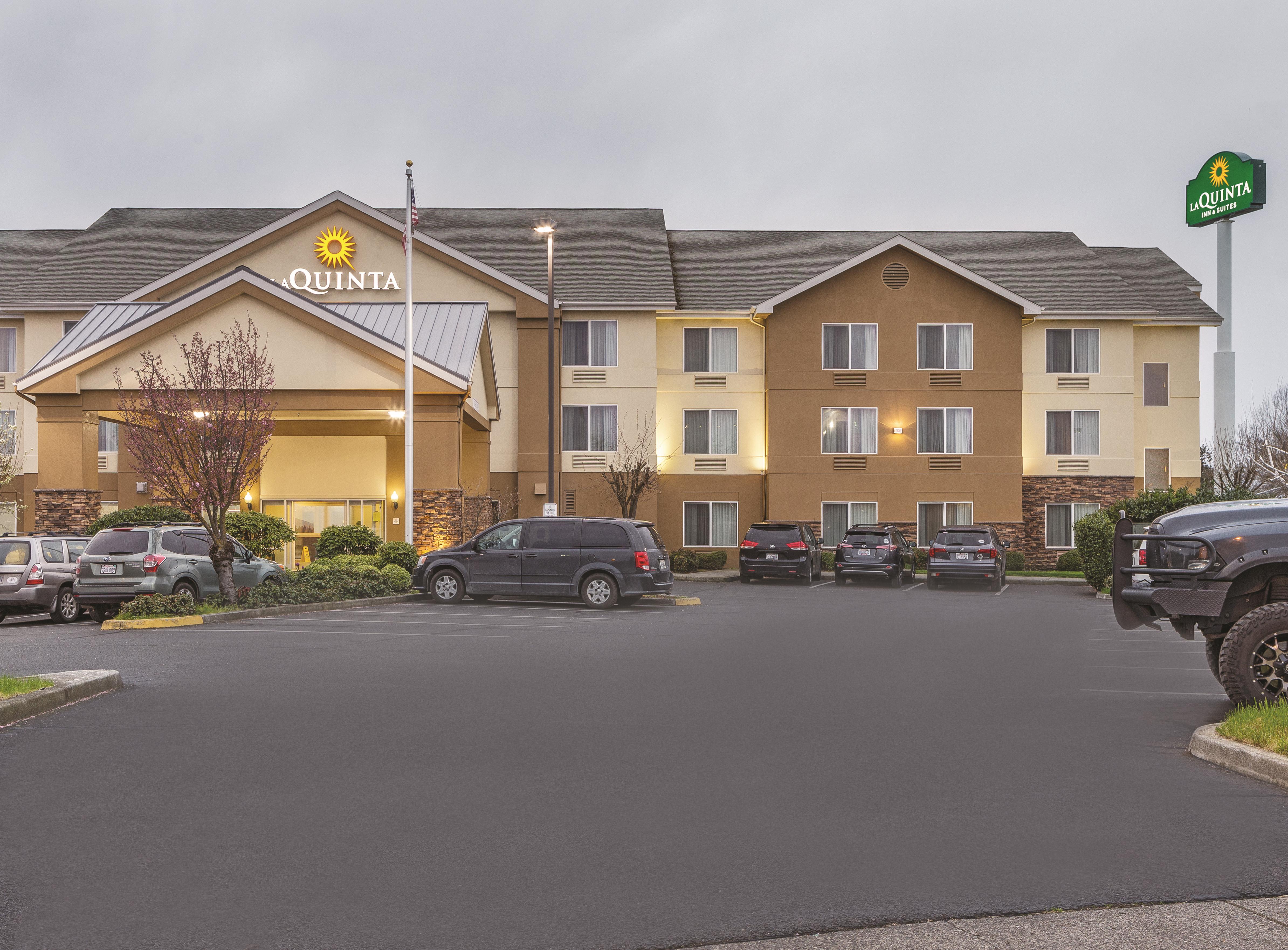Exterior of La Quinta Inn & Suites by Wyndham Central Point - Medford hotel in Central Point, Oregon