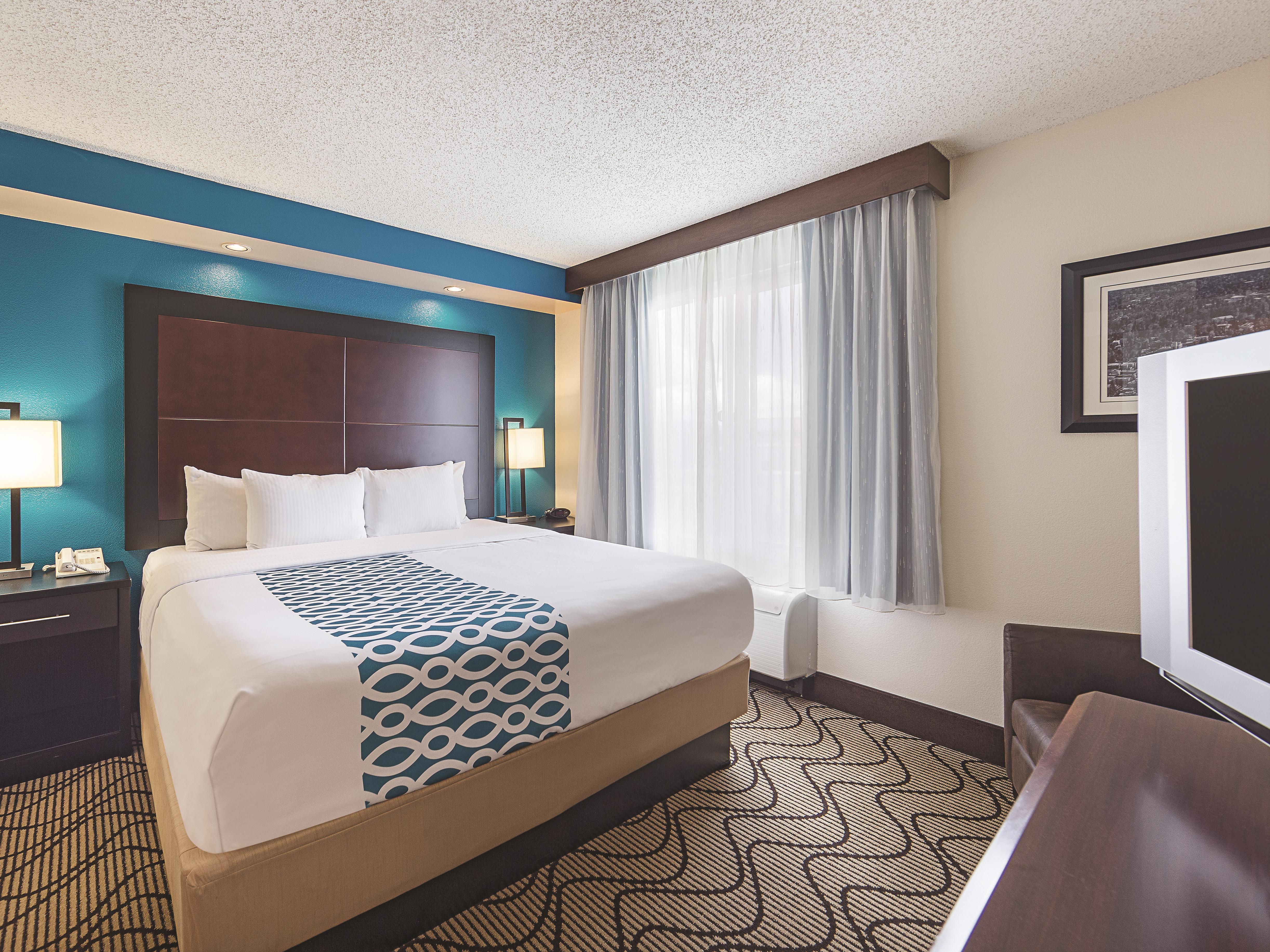 Guest room at the La Quinta Inn & Suites by Wyndham Central Point - Medford in Central Point, Oregon