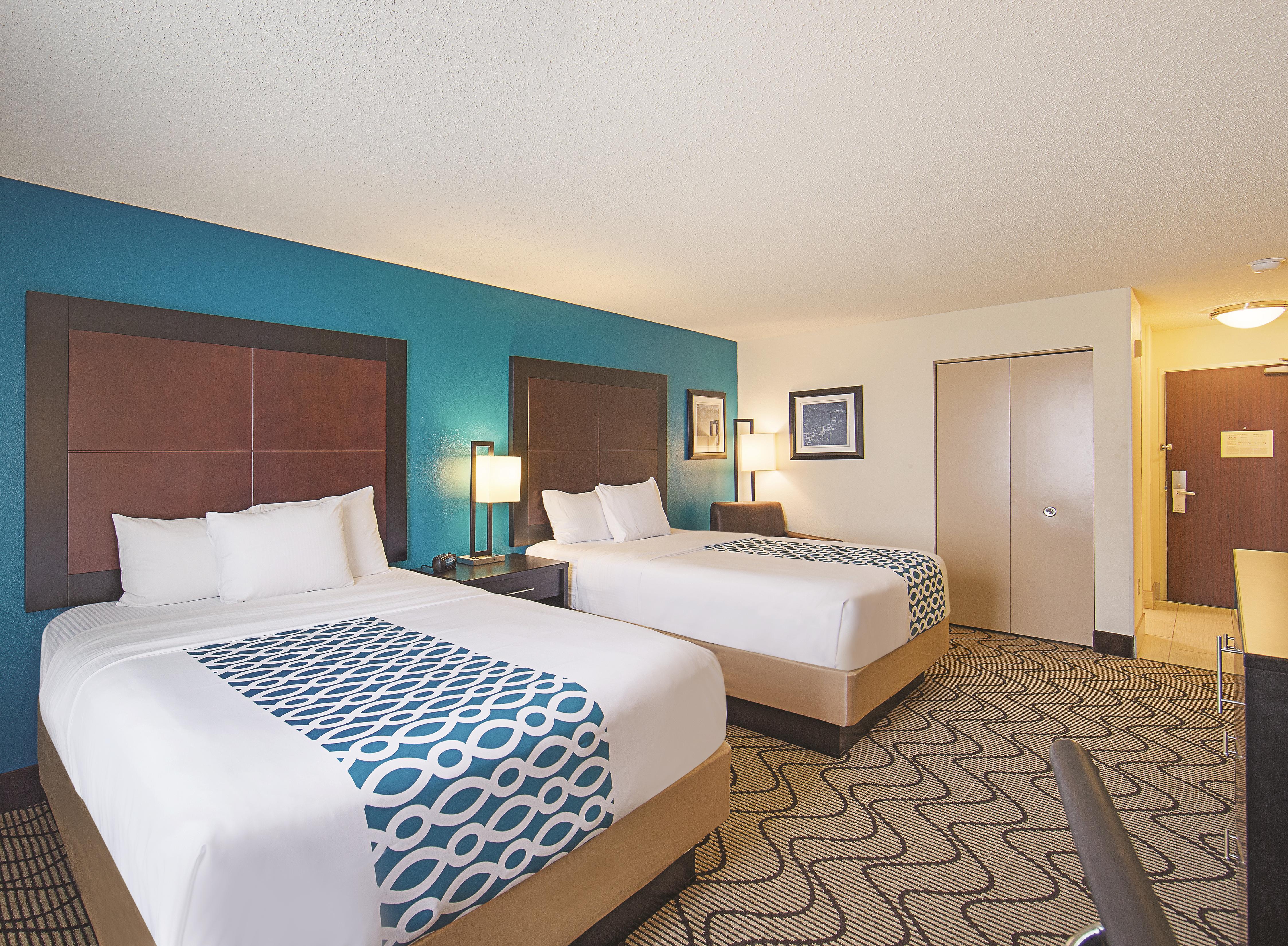 Guest room at the La Quinta Inn & Suites by Wyndham Central Point - Medford in Central Point, Oregon