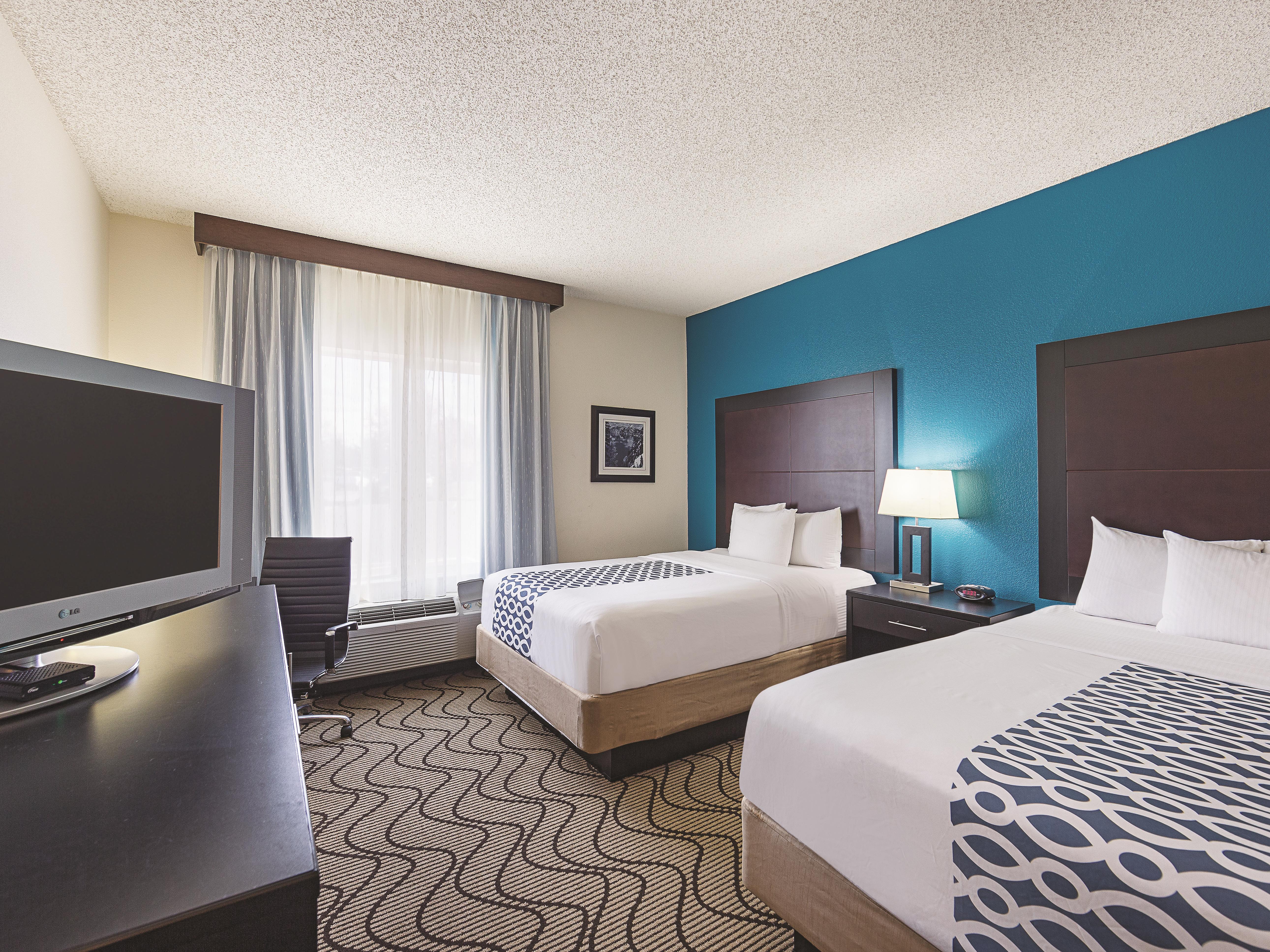 Guest room at the La Quinta Inn & Suites by Wyndham Central Point - Medford in Central Point, Oregon