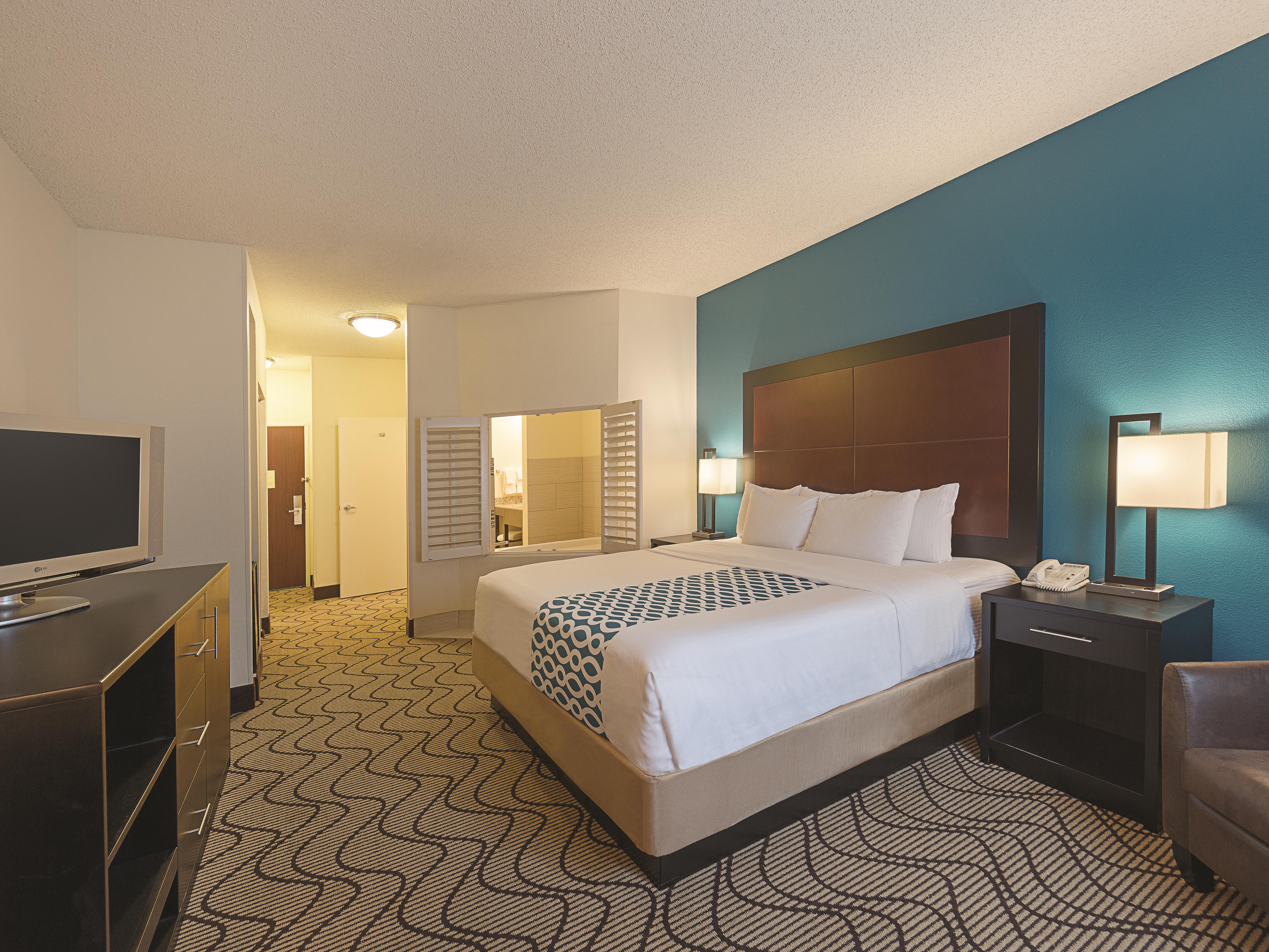 La Quinta Inn & Suites by Wyndham Central Point - Medford suite in Central Point, Oregon