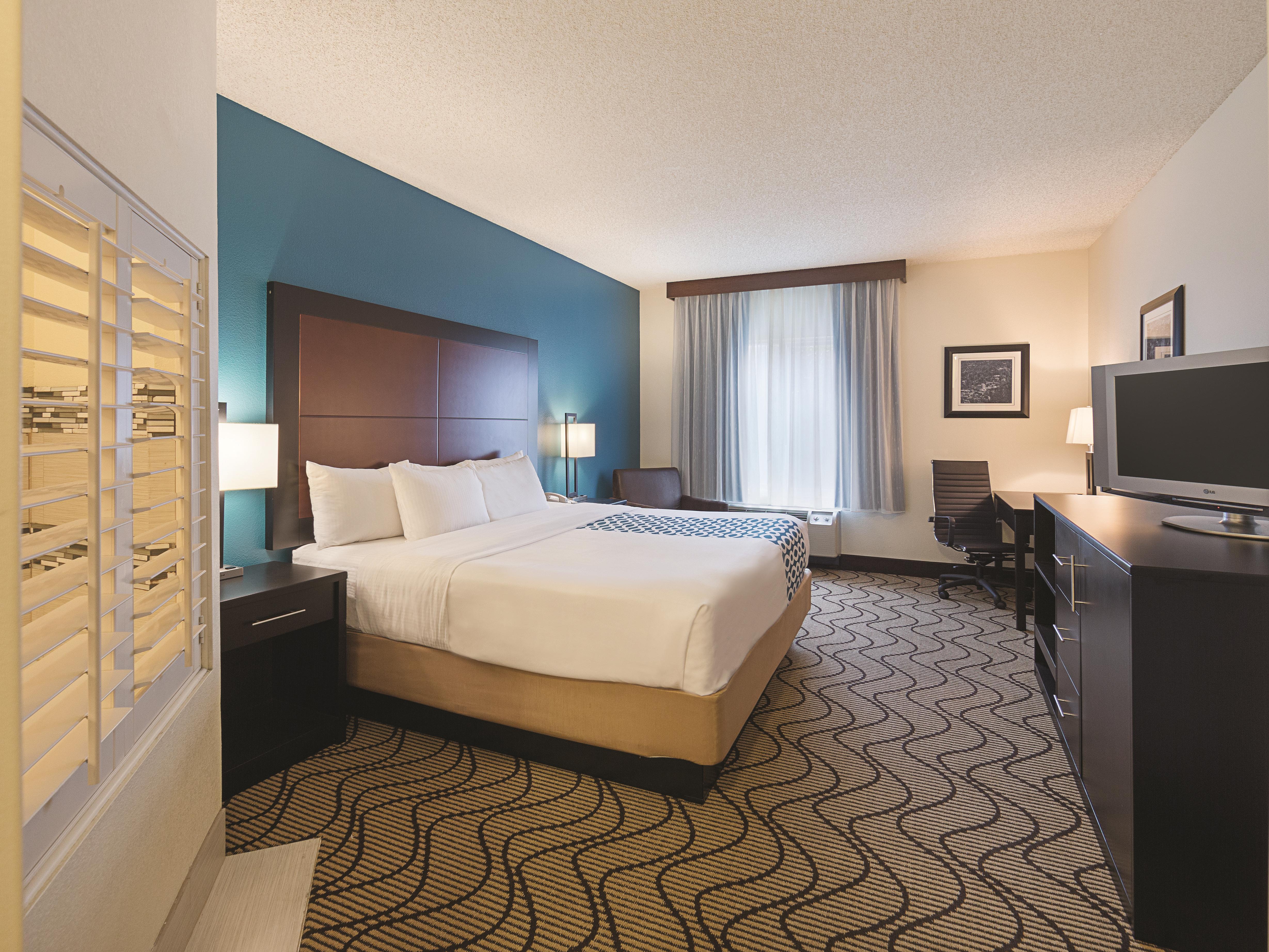 La Quinta Inn & Suites by Wyndham Central Point - Medford suite in Central Point, Oregon