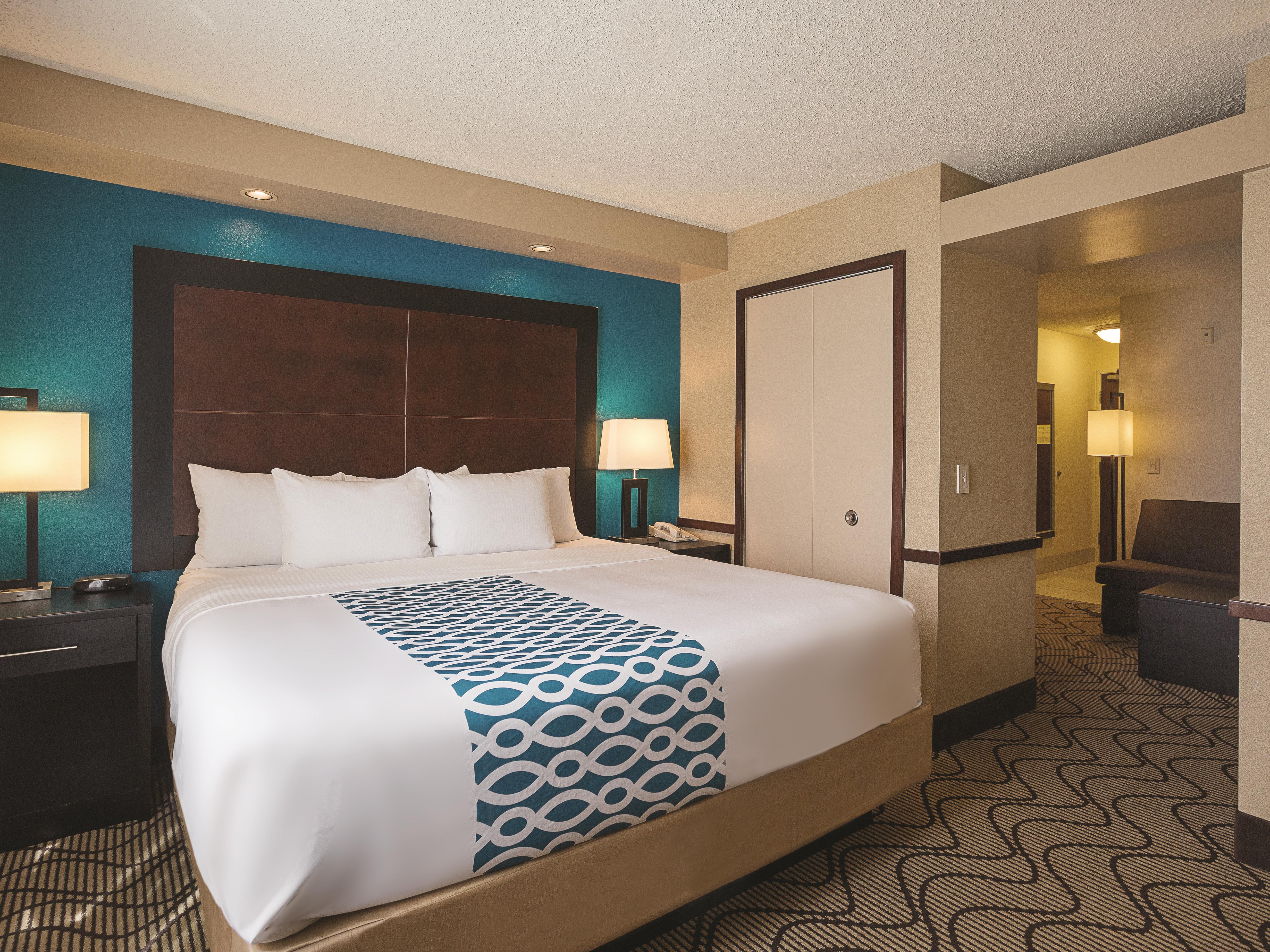 La Quinta Inn & Suites by Wyndham Central Point - Medford suite in Central Point, Oregon