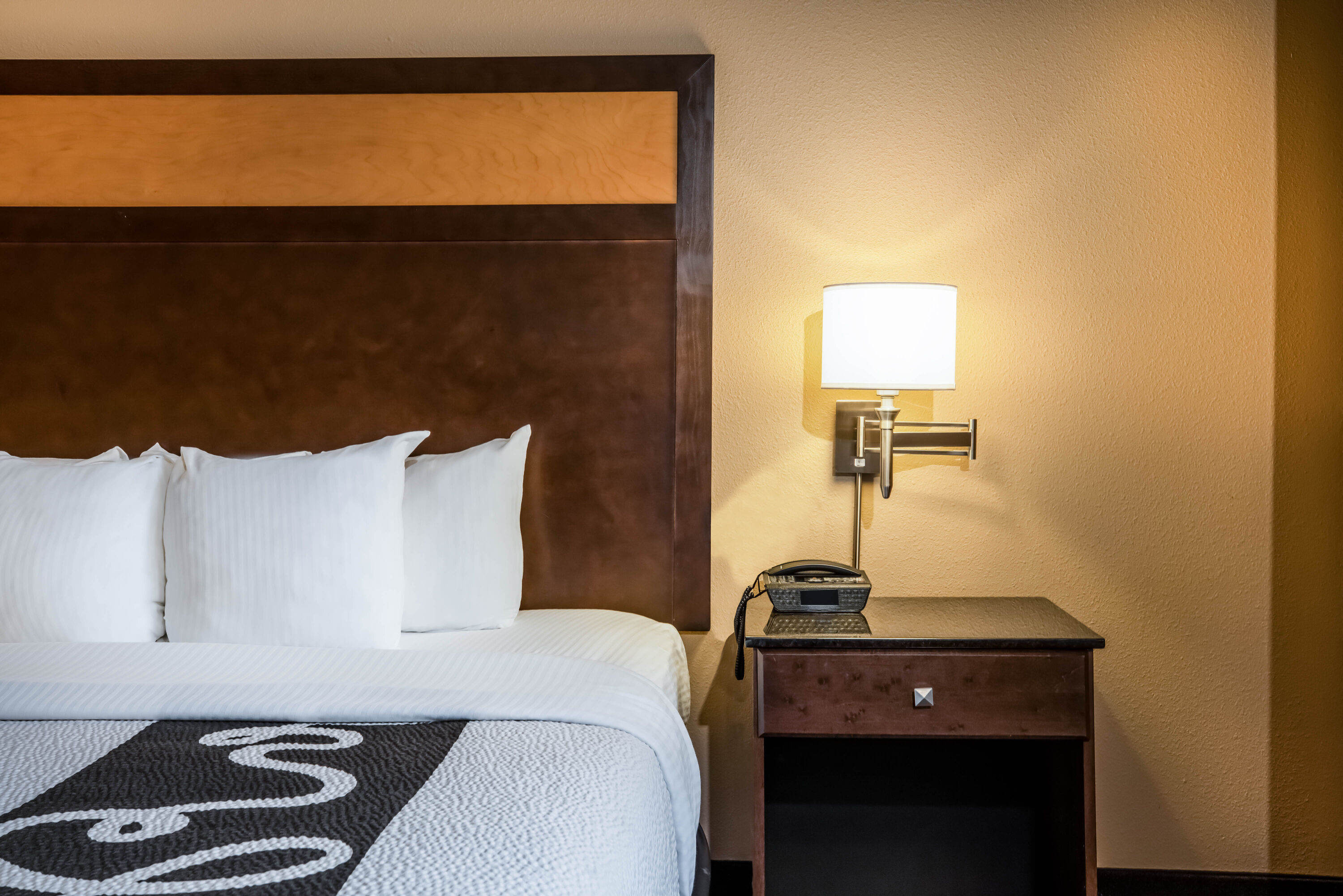 La Quinta Inn & Suites by Wyndham Eugene | Eugene, OR Hotels