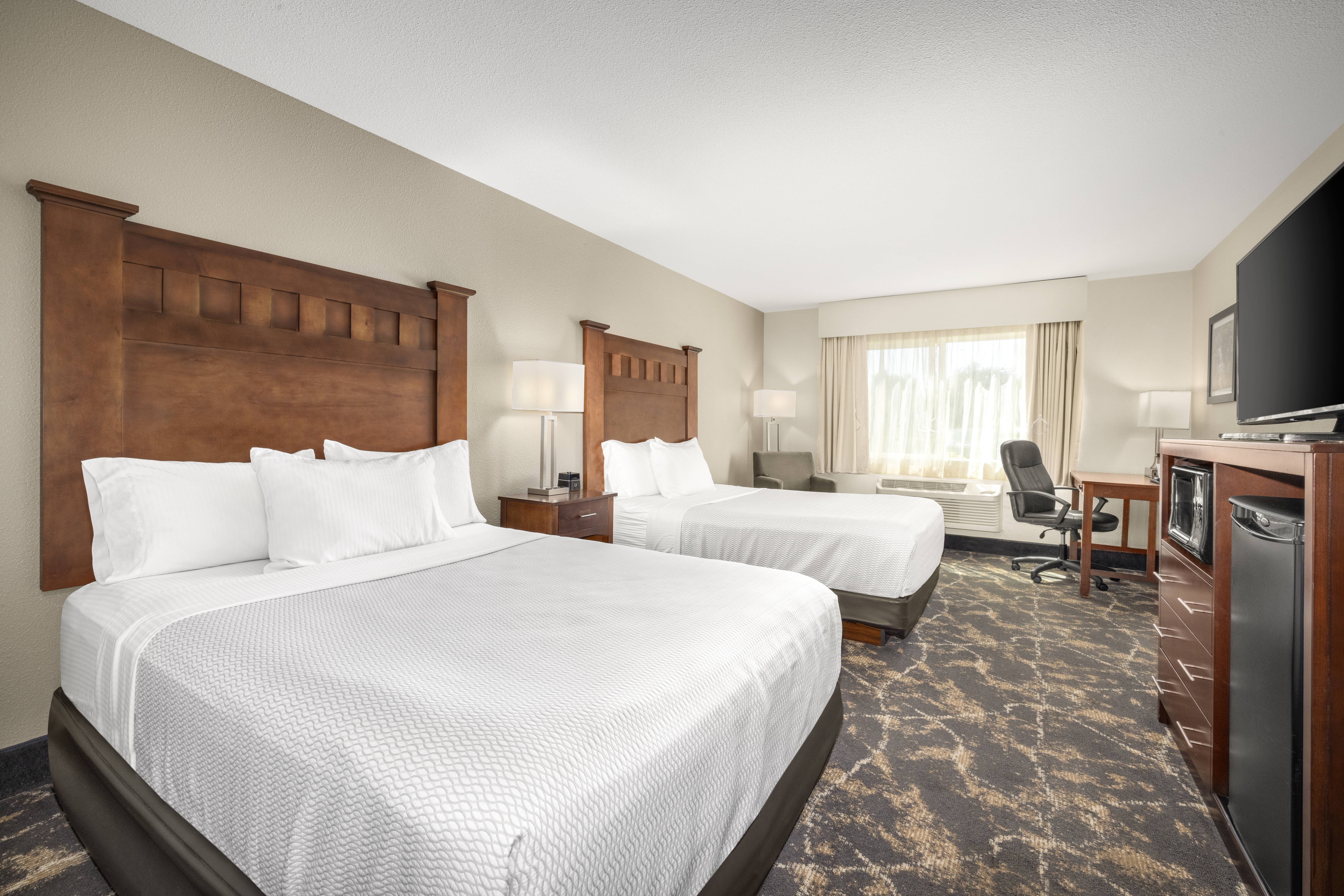 Guest room at the La Quinta Inn & Suites by Wyndham Grants Pass in Grants Pass, Oregon