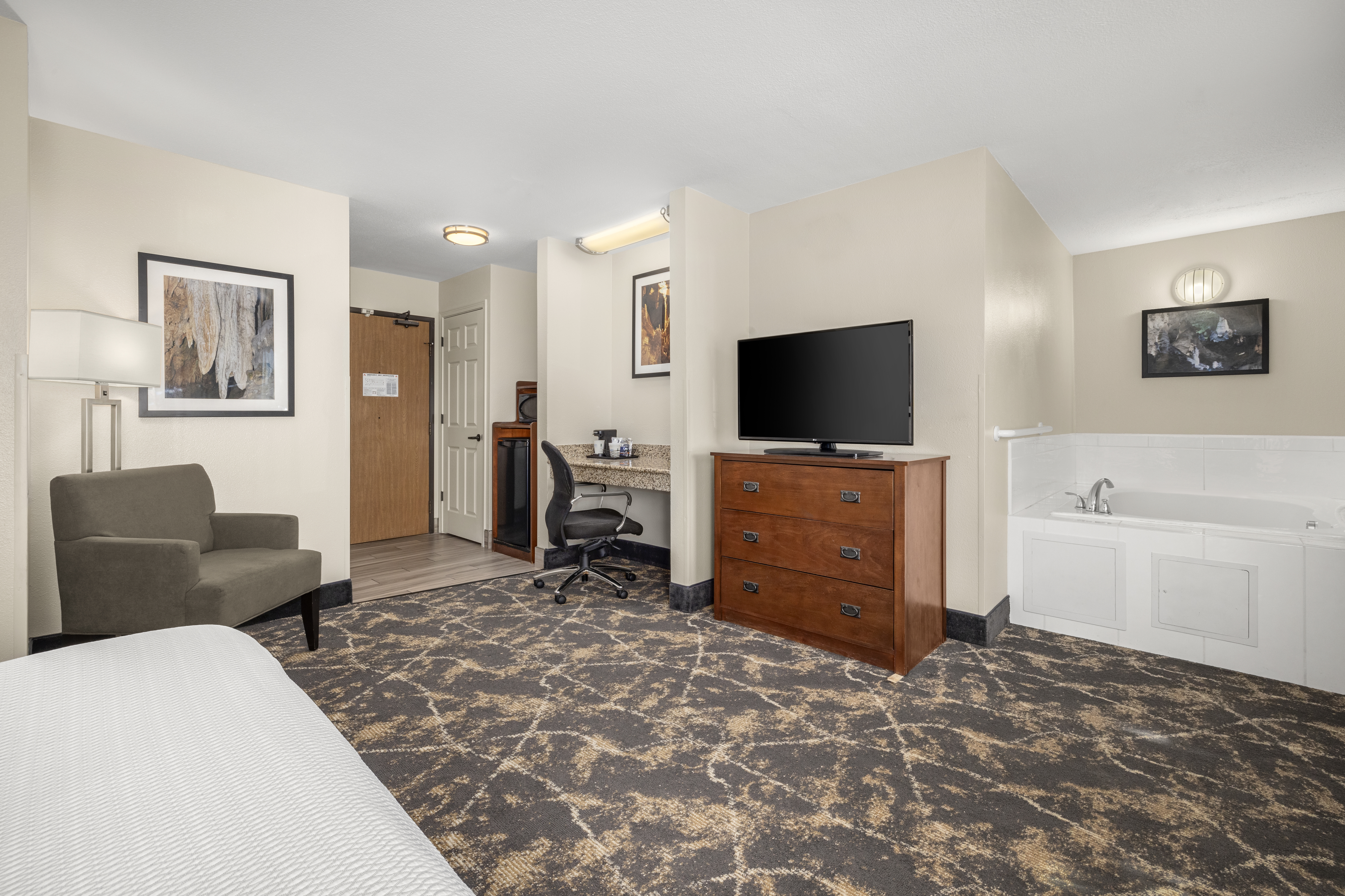 Guest room at the La Quinta Inn & Suites by Wyndham Grants Pass in Grants Pass, Oregon