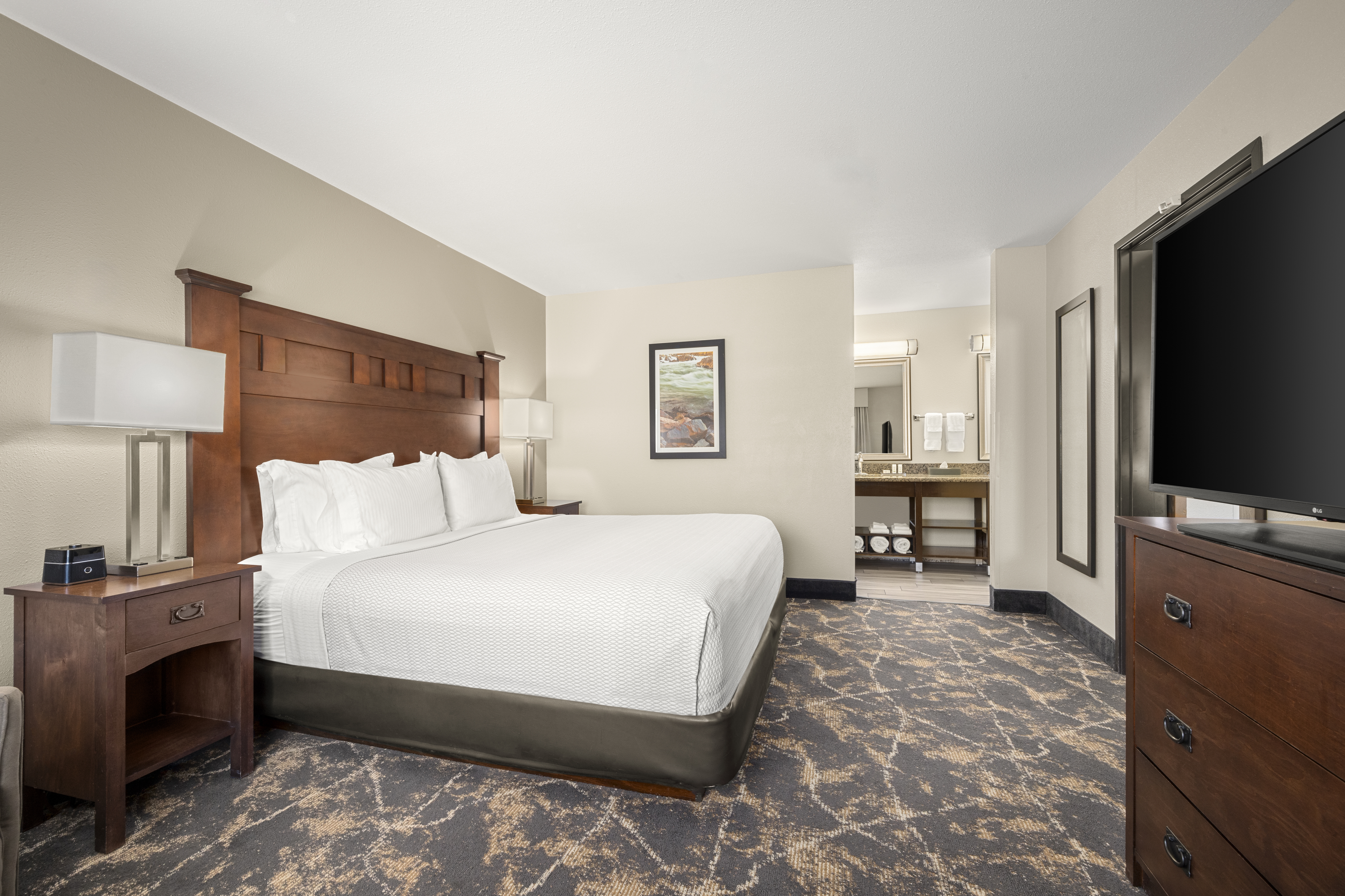 La Quinta Inn & Suites by Wyndham Grants Pass suite in Grants Pass, Oregon