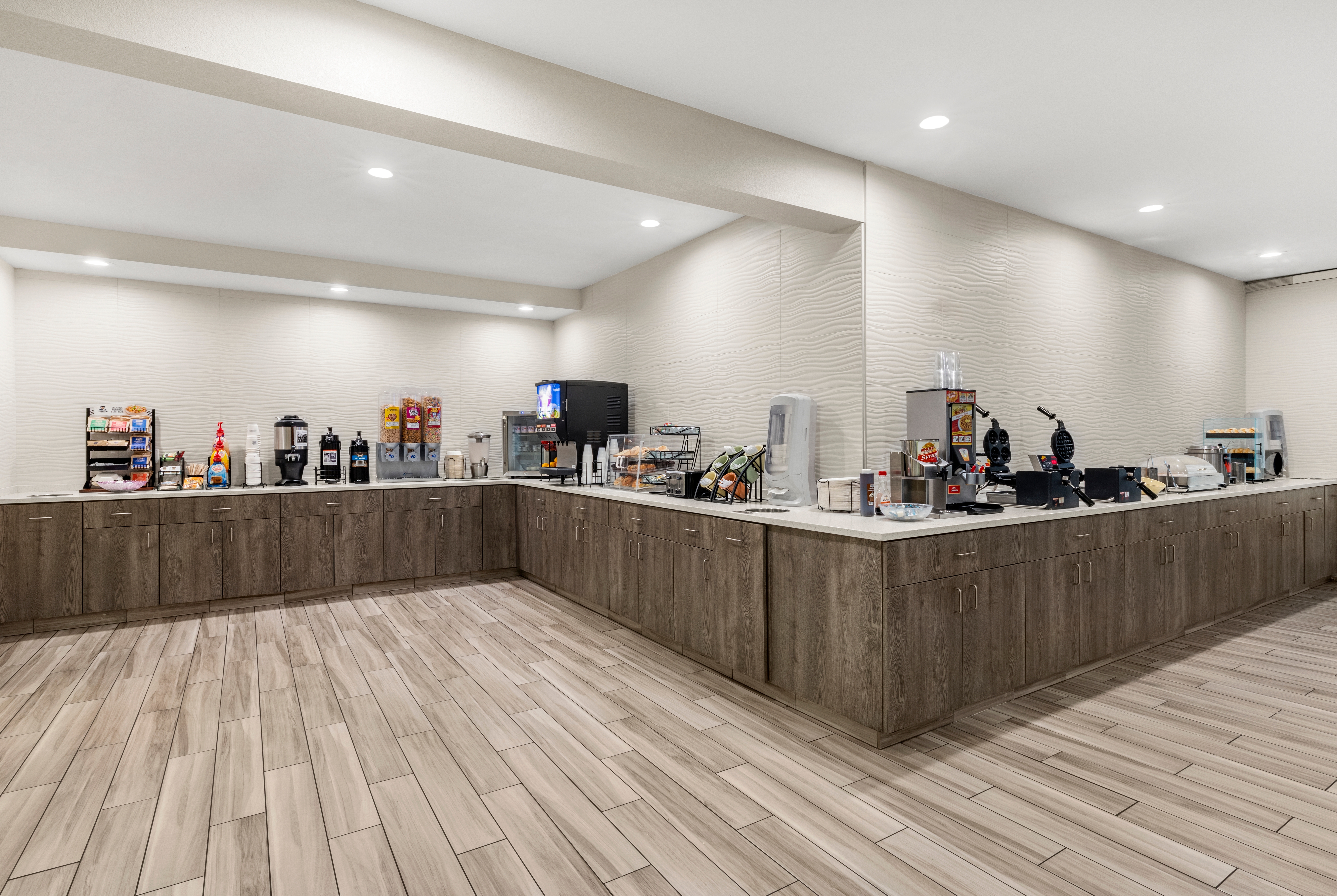 Free breakfast at La Quinta Inn & Suites by Wyndham Newport in Newport, Oregon