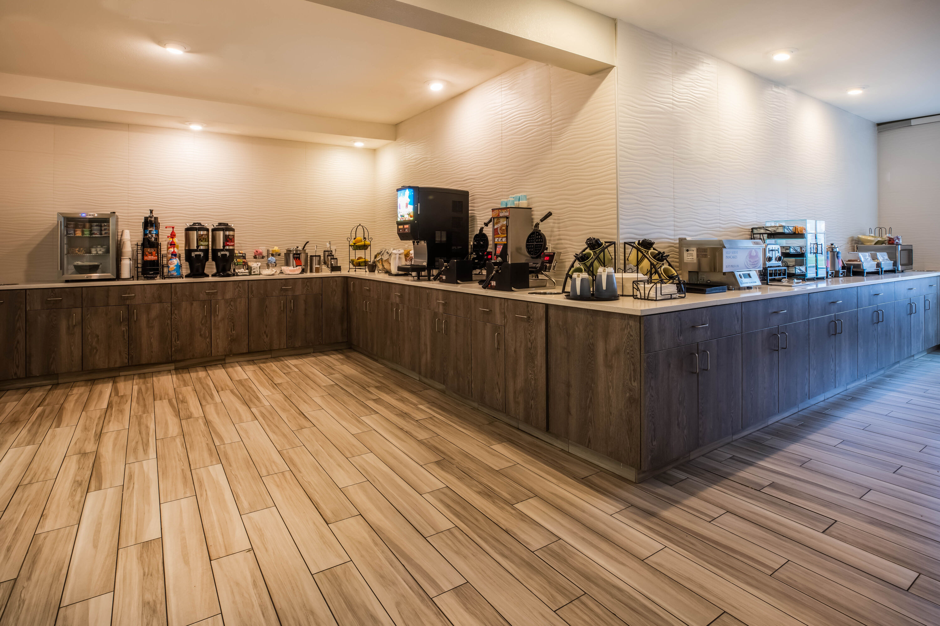 Free breakfast at La Quinta Inn & Suites by Wyndham Newport in Newport, Oregon