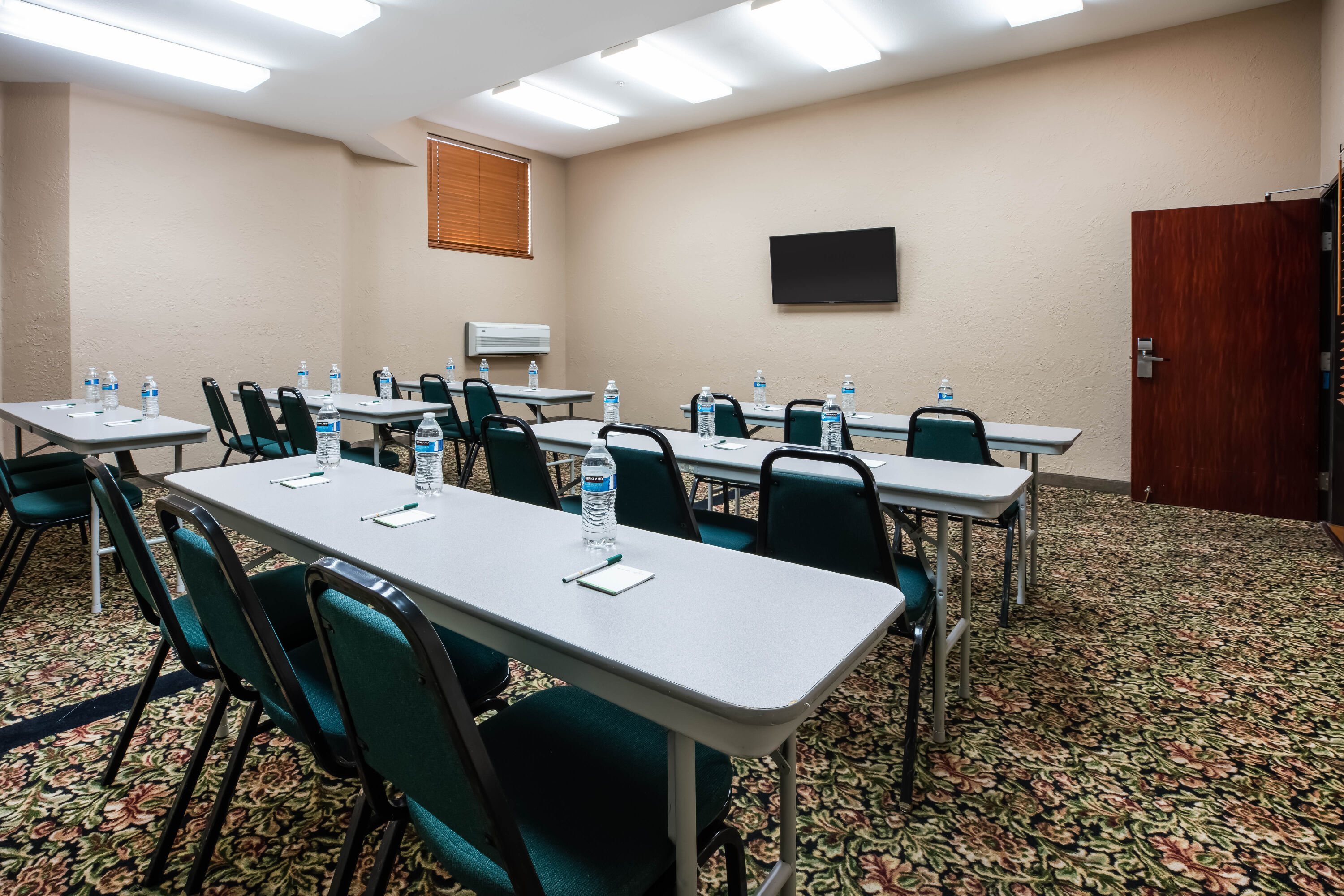 Meeting room at La Quinta Inn & Suites by Wyndham Portland Airport in Portland, Oregon