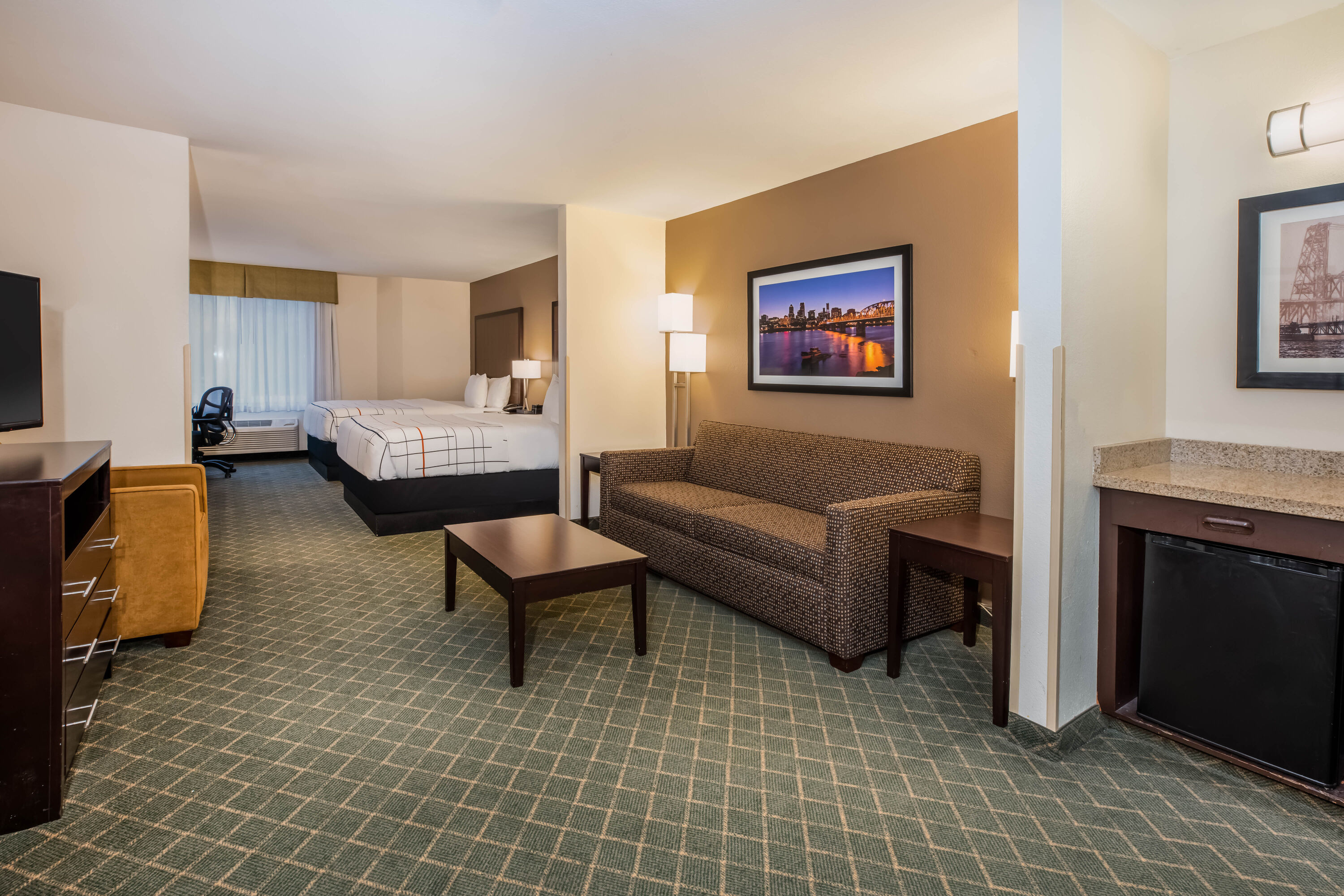 La Quinta Inn & Suites by Wyndham Portland Airport suite in Portland, Oregon