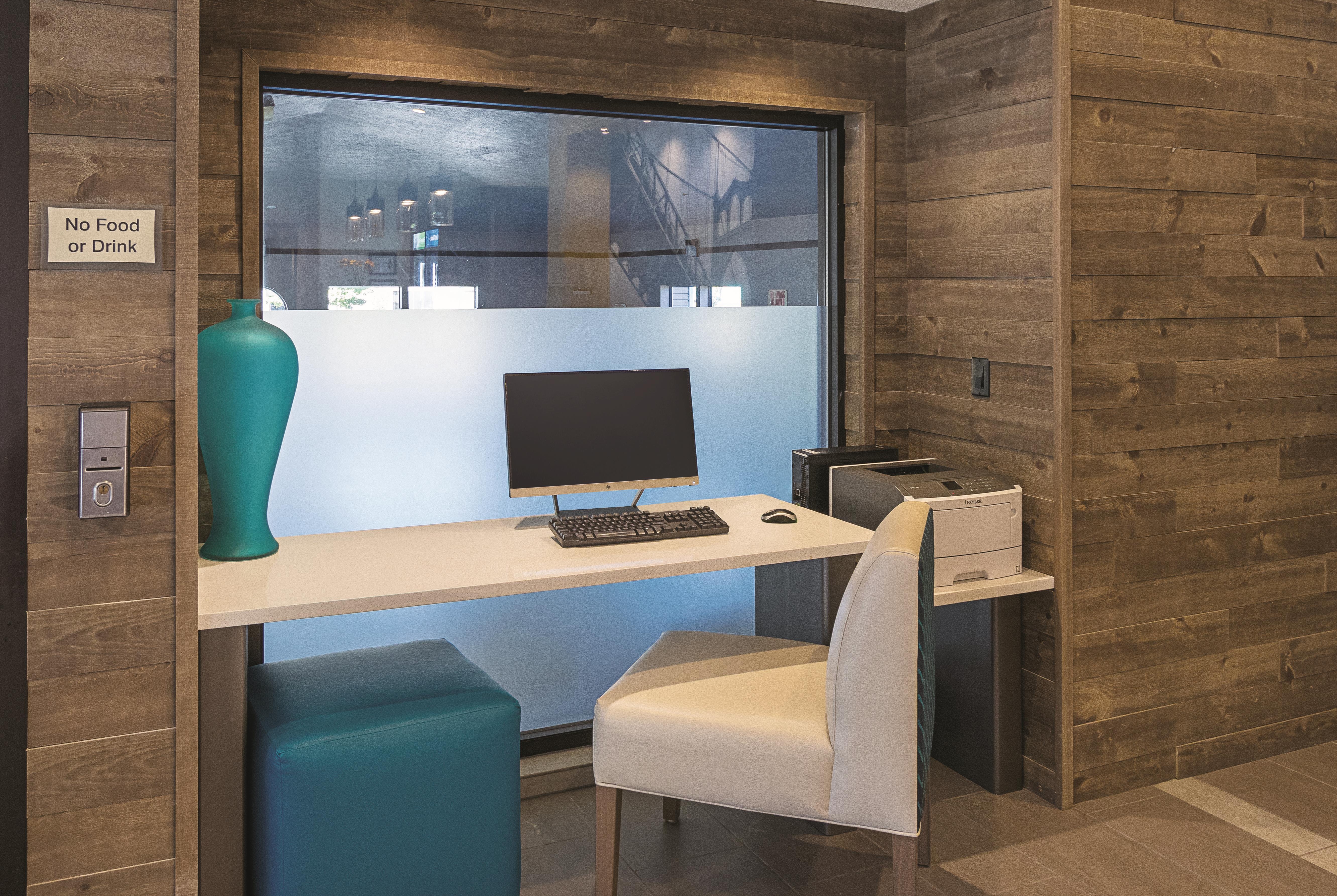 La Quinta Inn & Suites by Wyndham Portland NW business center in Portland, Oregon