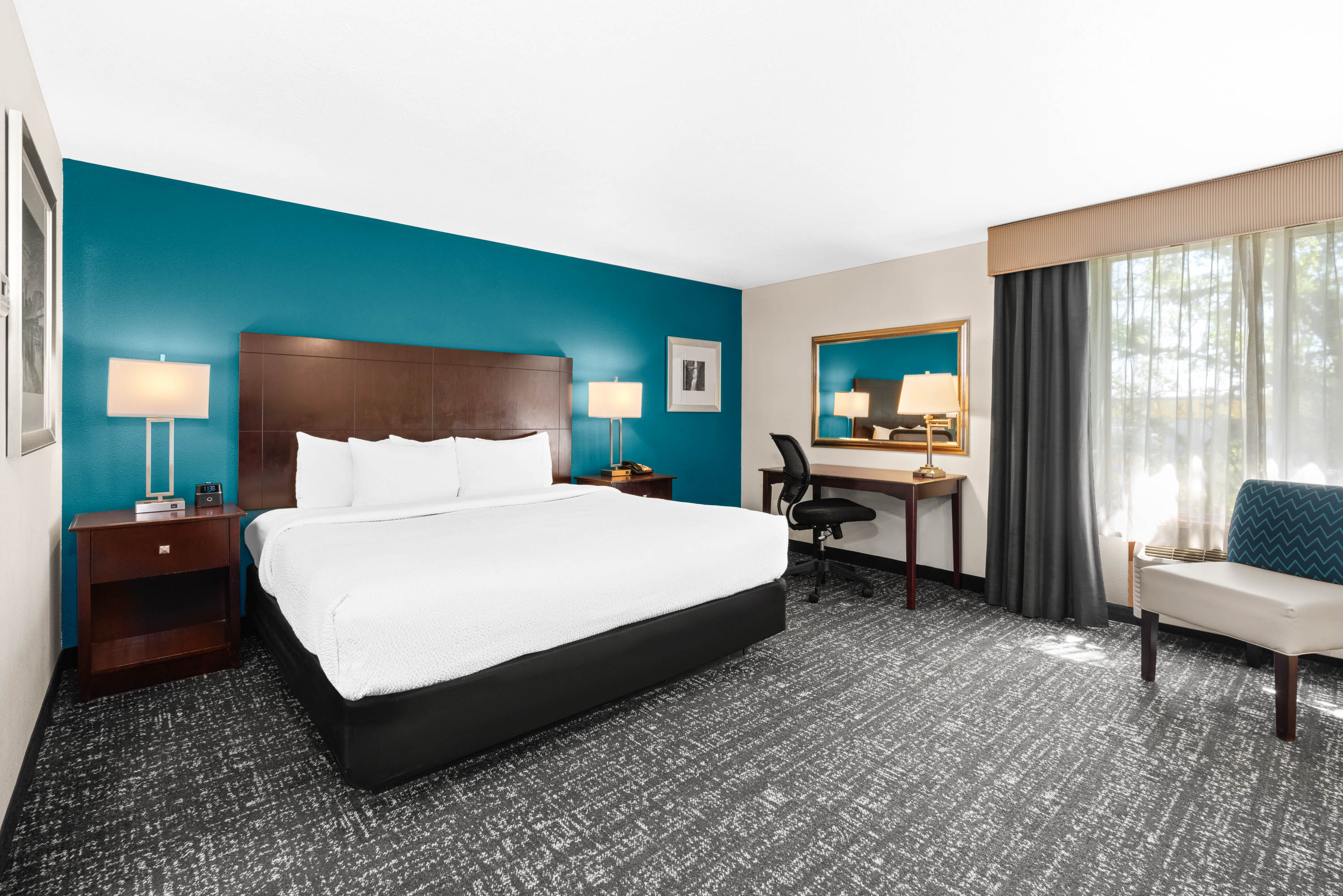 La Quinta Inn & Suites by Wyndham Portland NW suite in Portland, Oregon