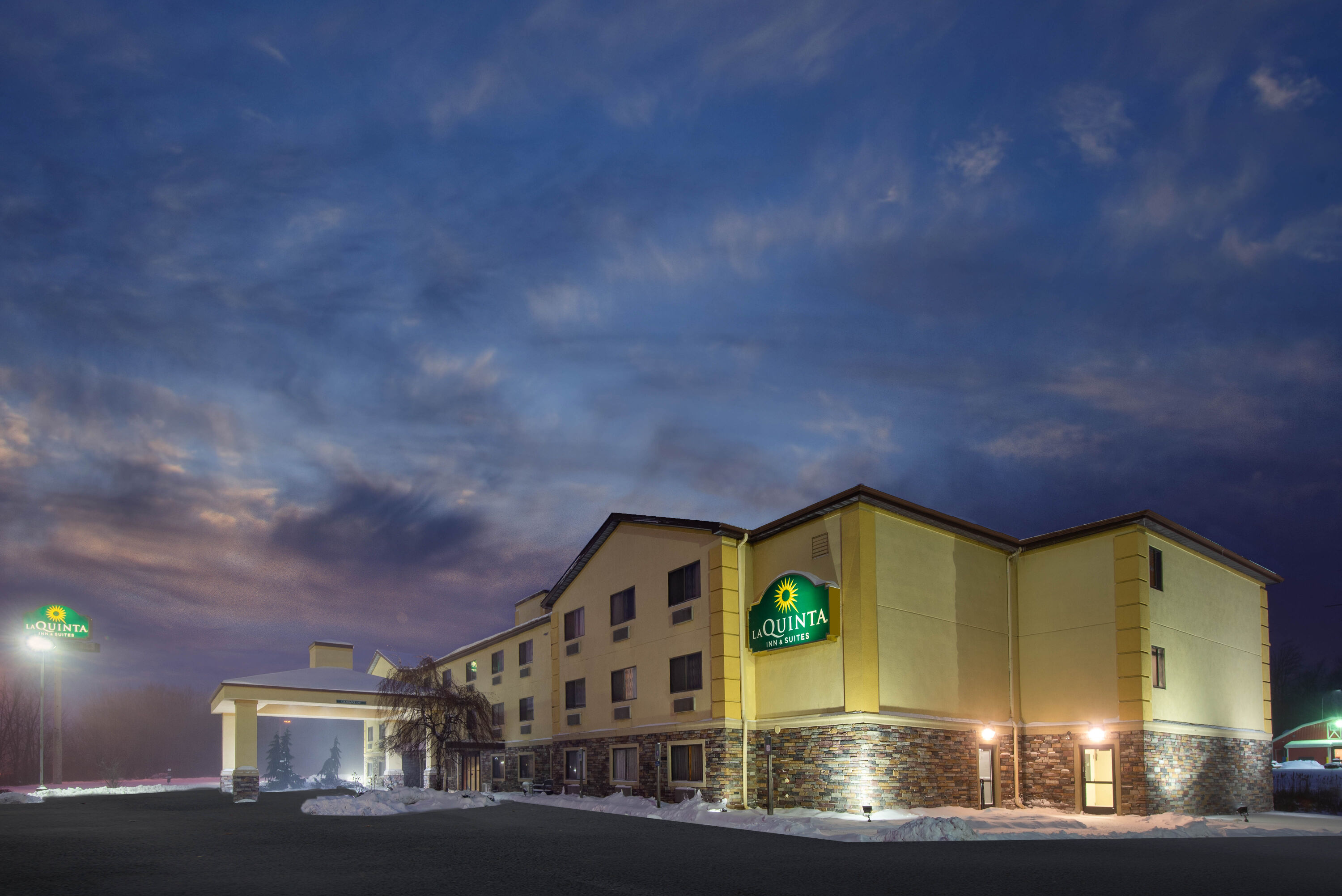 Exterior Dusk Image of La Quinta Inn & Suites by Wyndham Erie hotel in Erie, Pennsylvania
