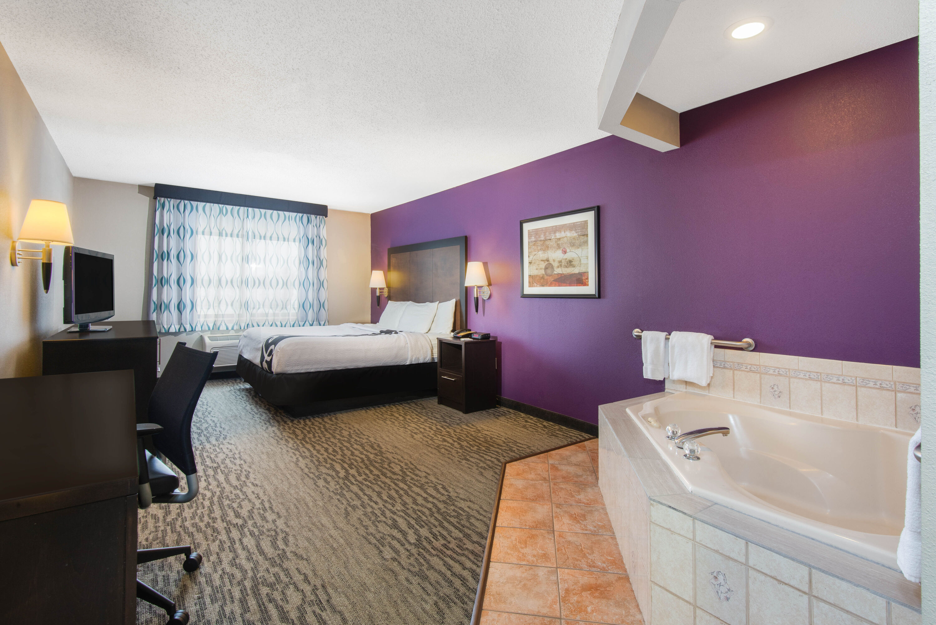 La Quinta Inn & Suites by Wyndham Erie suite in Erie, Pennsylvania