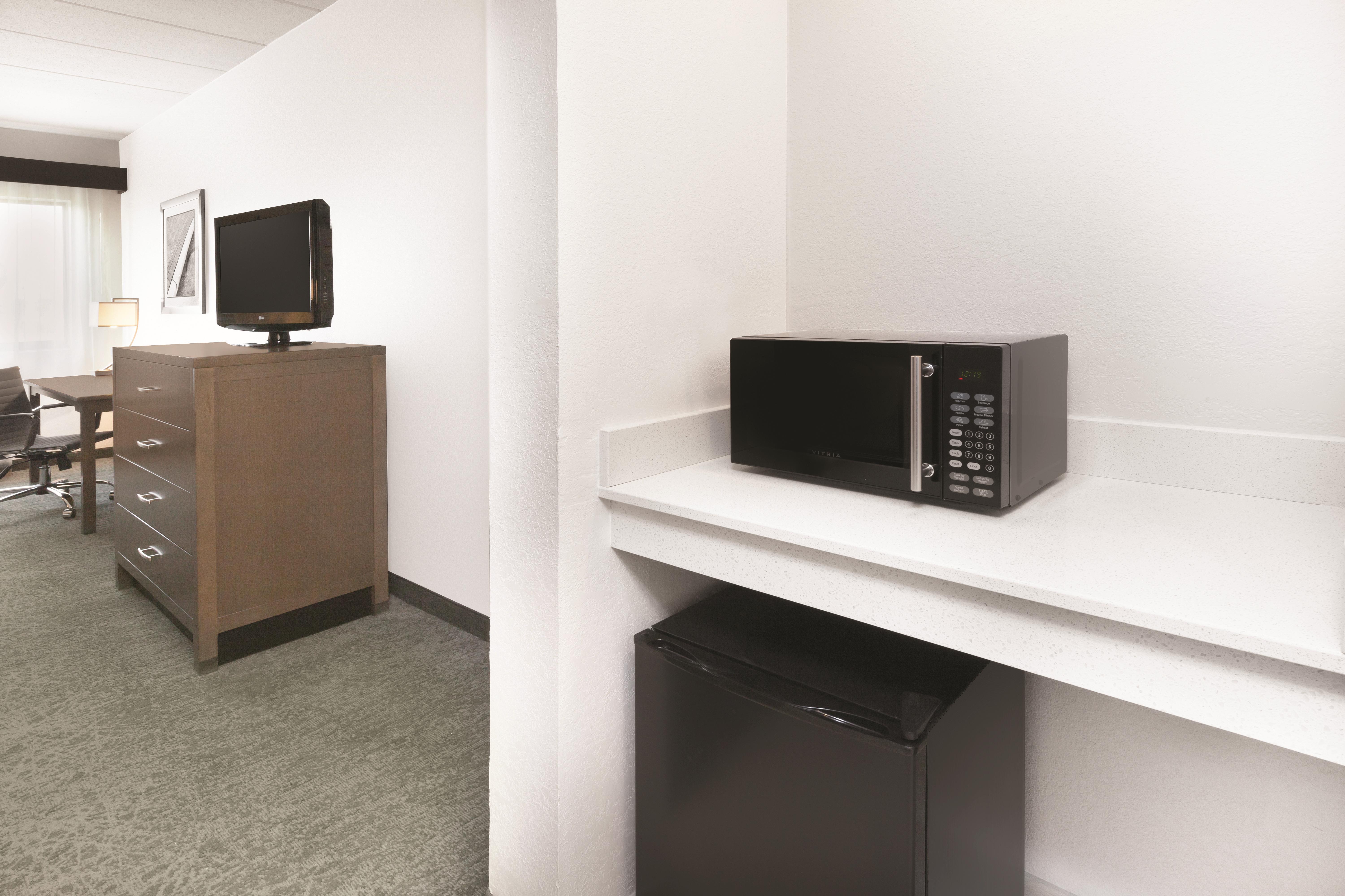 Guest room at the La Quinta Inn & Suites by Wyndham Philadelphia Airport in Essington, Pennsylvania