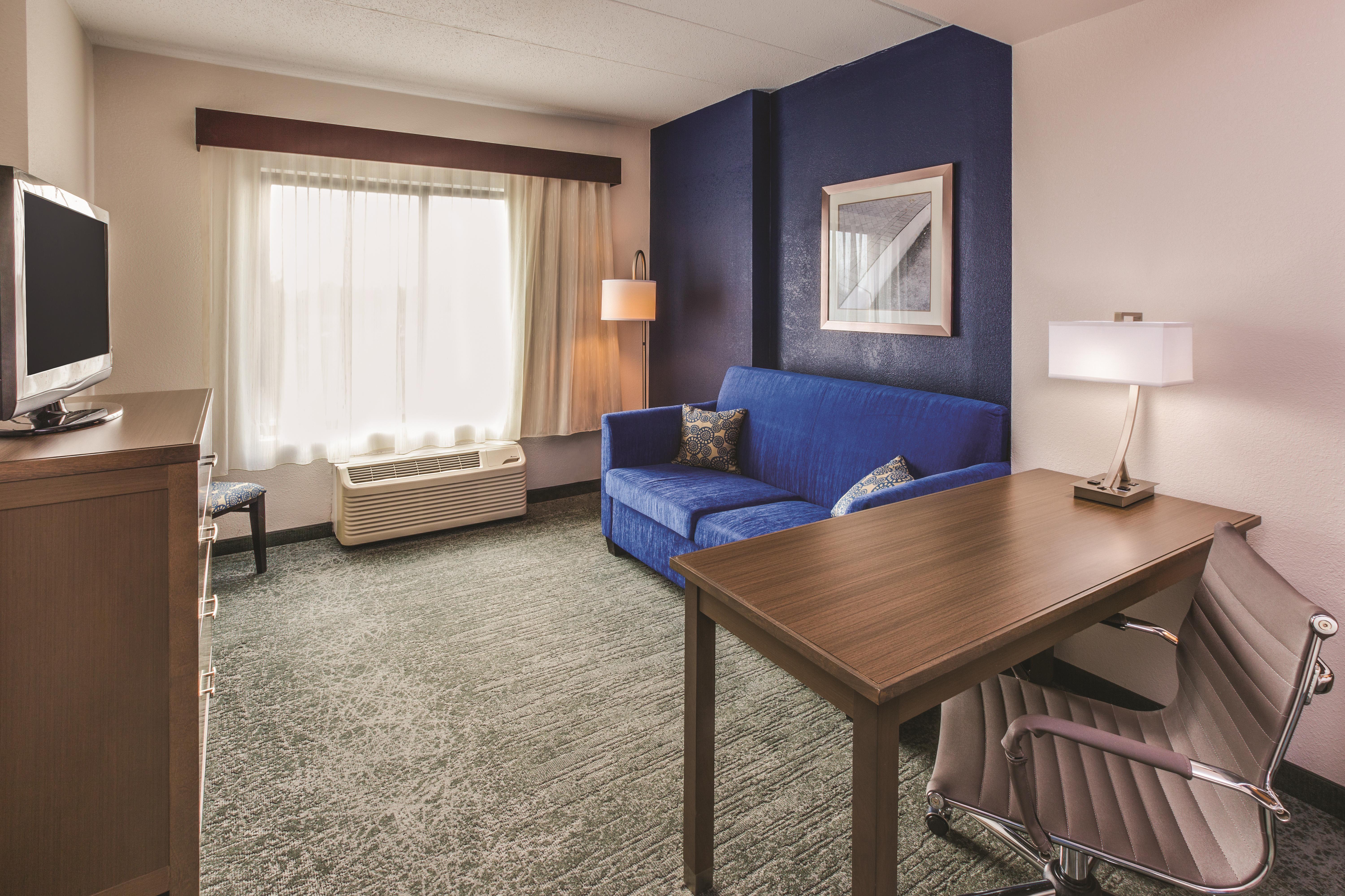 Guest room at the La Quinta Inn & Suites by Wyndham Philadelphia Airport in Essington, Pennsylvania