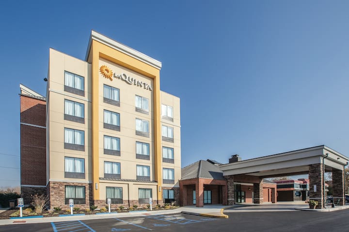 La Quinta Inn Suites By Wyndham Philadelphia Airport Essington