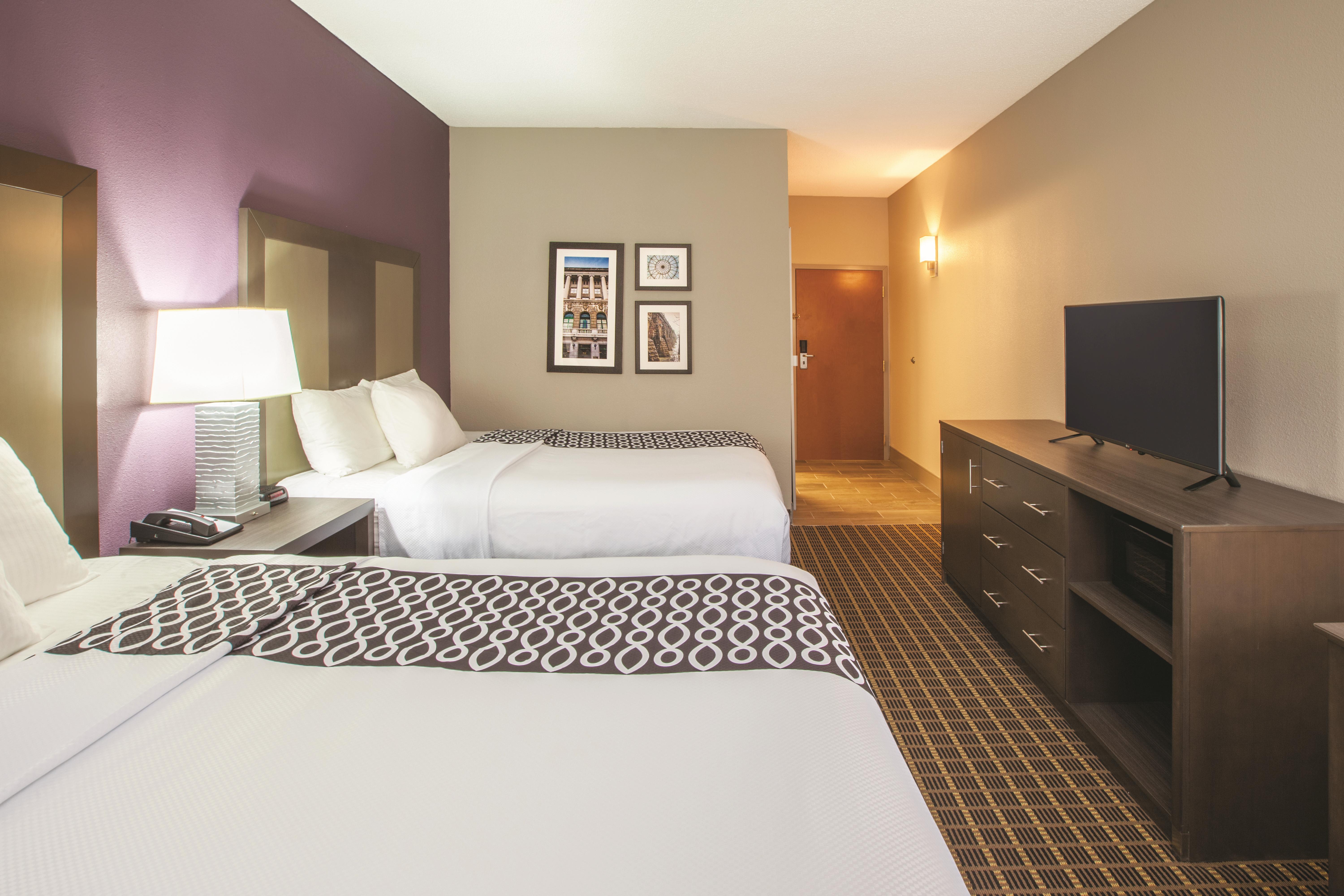 Guest room at the La Quinta Inn & Suites by Wyndham Mechanicsburg - Harrisburg in Mechanicsburg, Pennsylvania