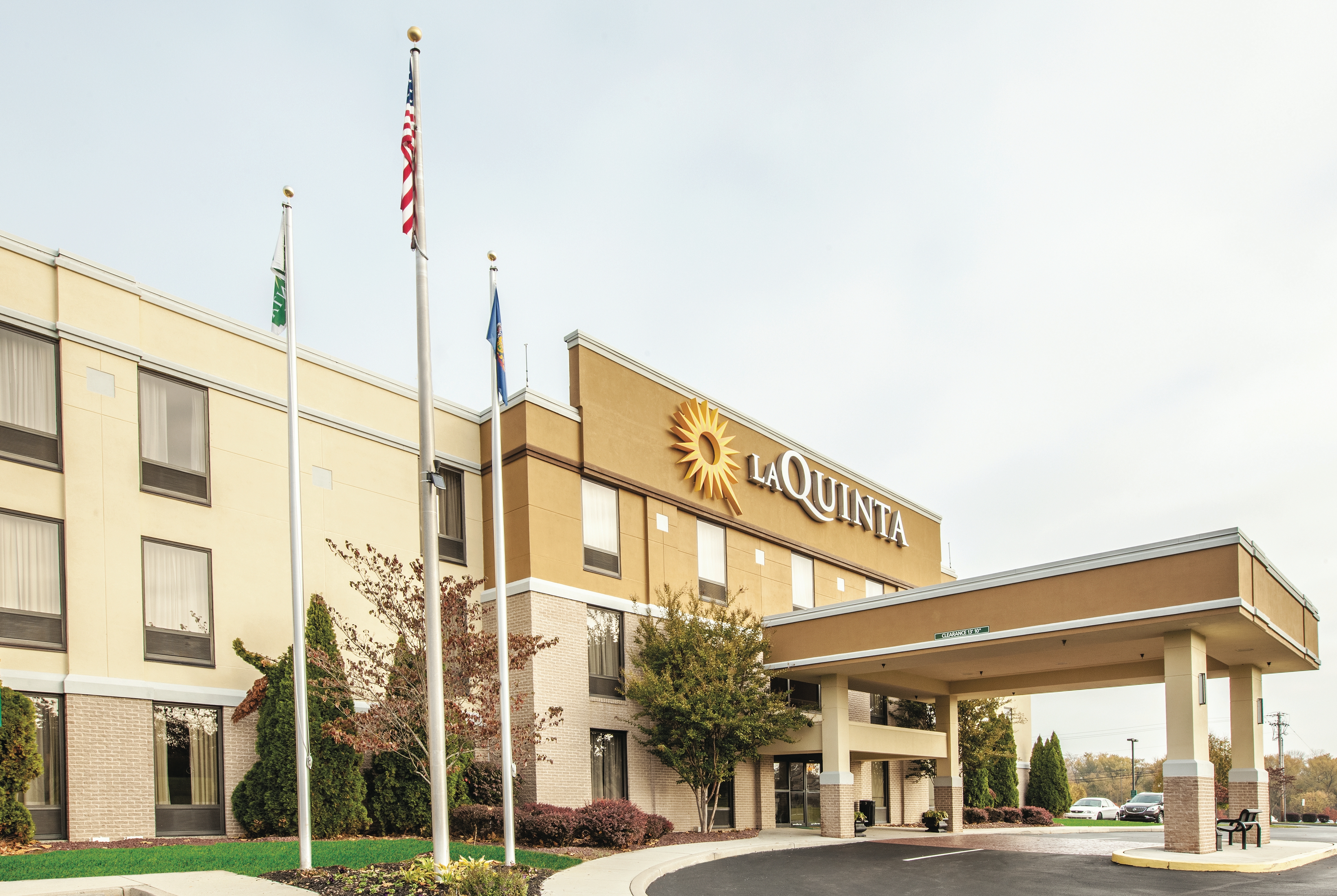 Exterior of La Quinta Inn & Suites by Wyndham Mechanicsburg - Harrisburg hotel in Mechanicsburg, Pennsylvania