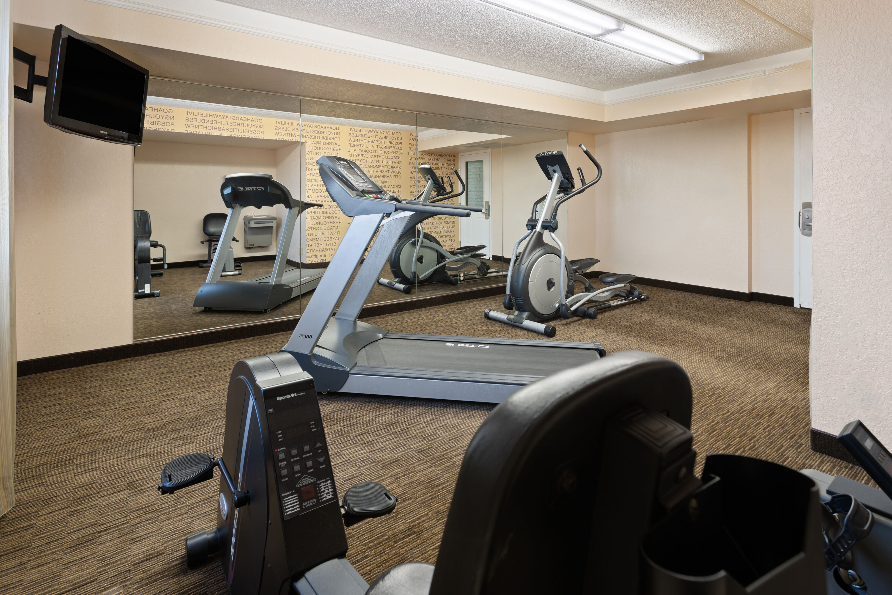 Fitness room at La Quinta Inn by Wyndham Pittsburgh Airport in Moon Township, Pennsylvania