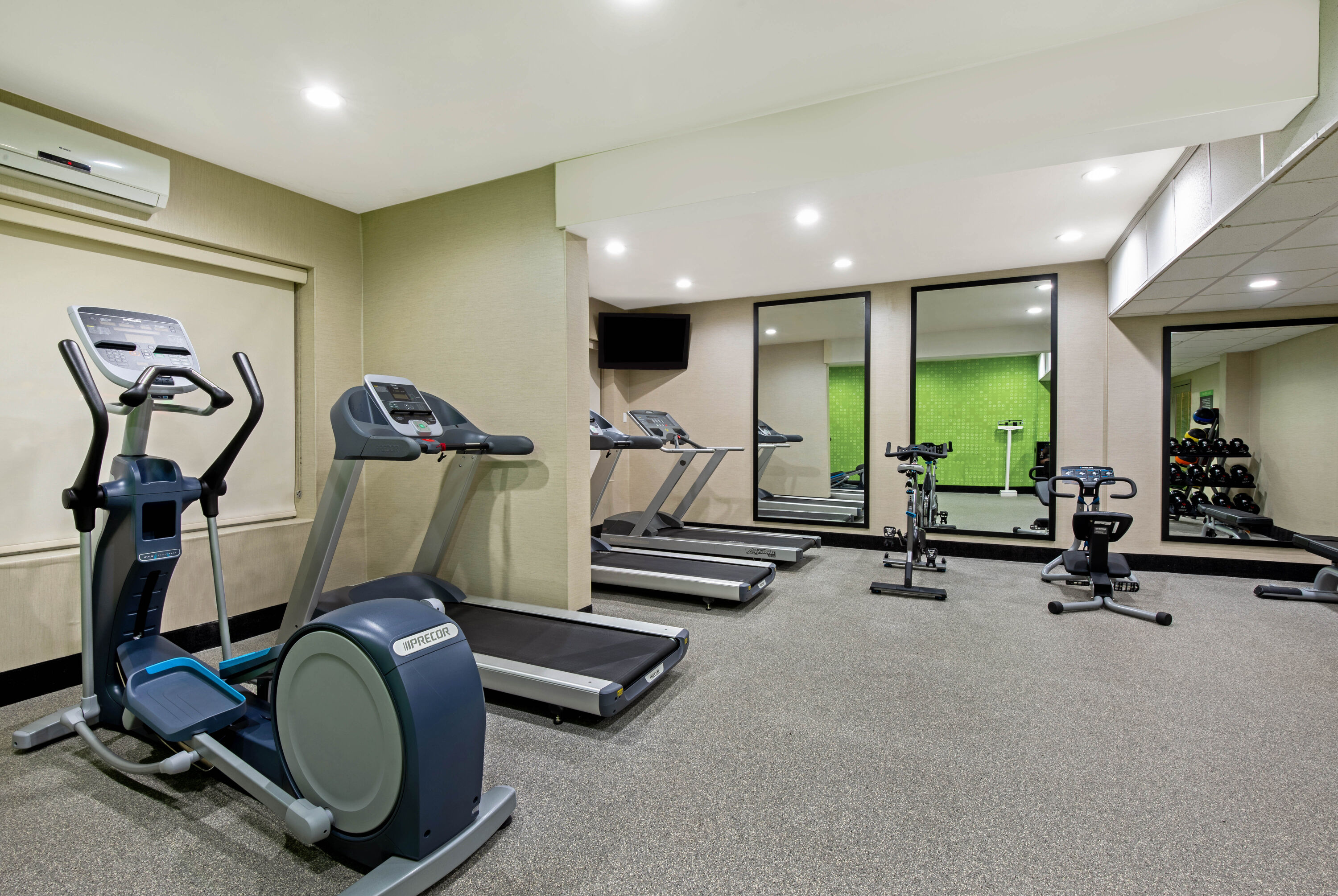 Fitness room at La Quinta Inn & Suites by Wyndham New Cumberland-Harrisburg in New Cumberland, Pennsylvania