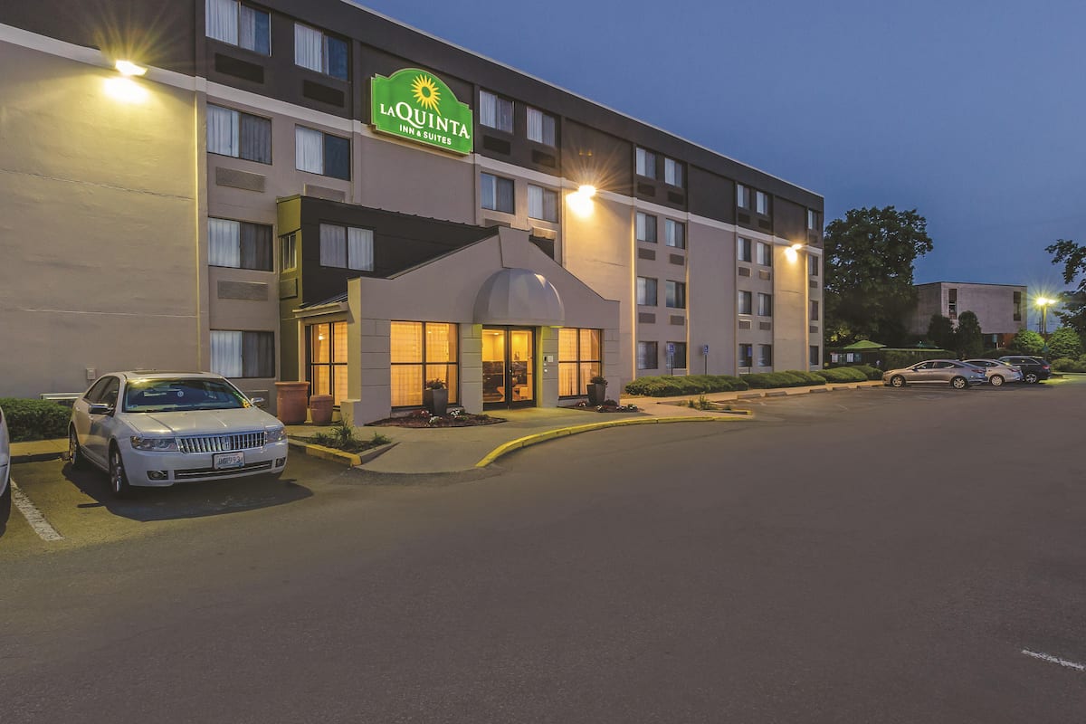 Exterior of La Quinta Inn & Suites by Wyndham Warwick Providence Airport hotel in Warwick, Rhode Island