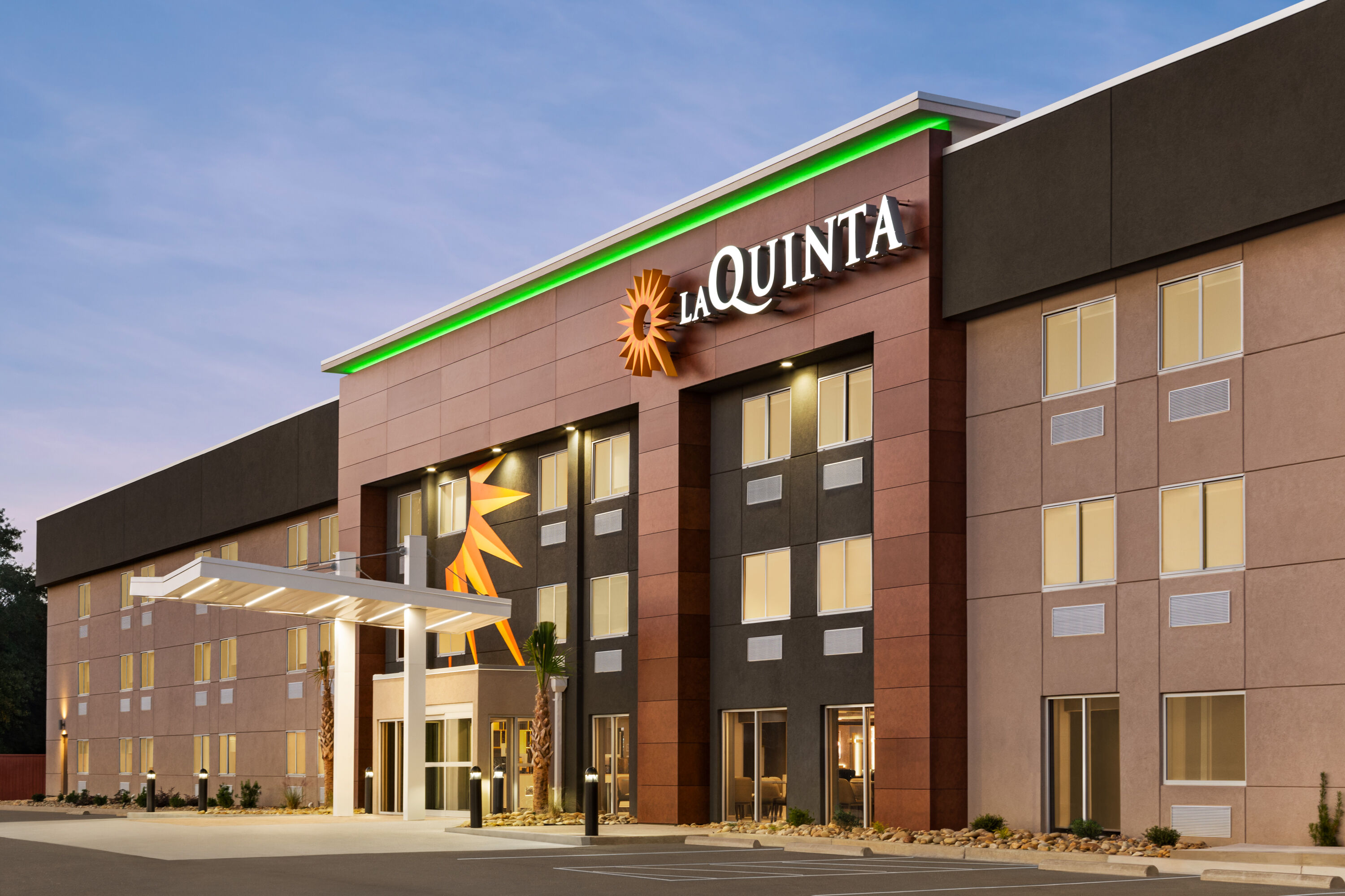 Exterior of La Quinta Inn by Wyndham Columbia NE/Fort Jackson hotel in Columbia, South Carolina