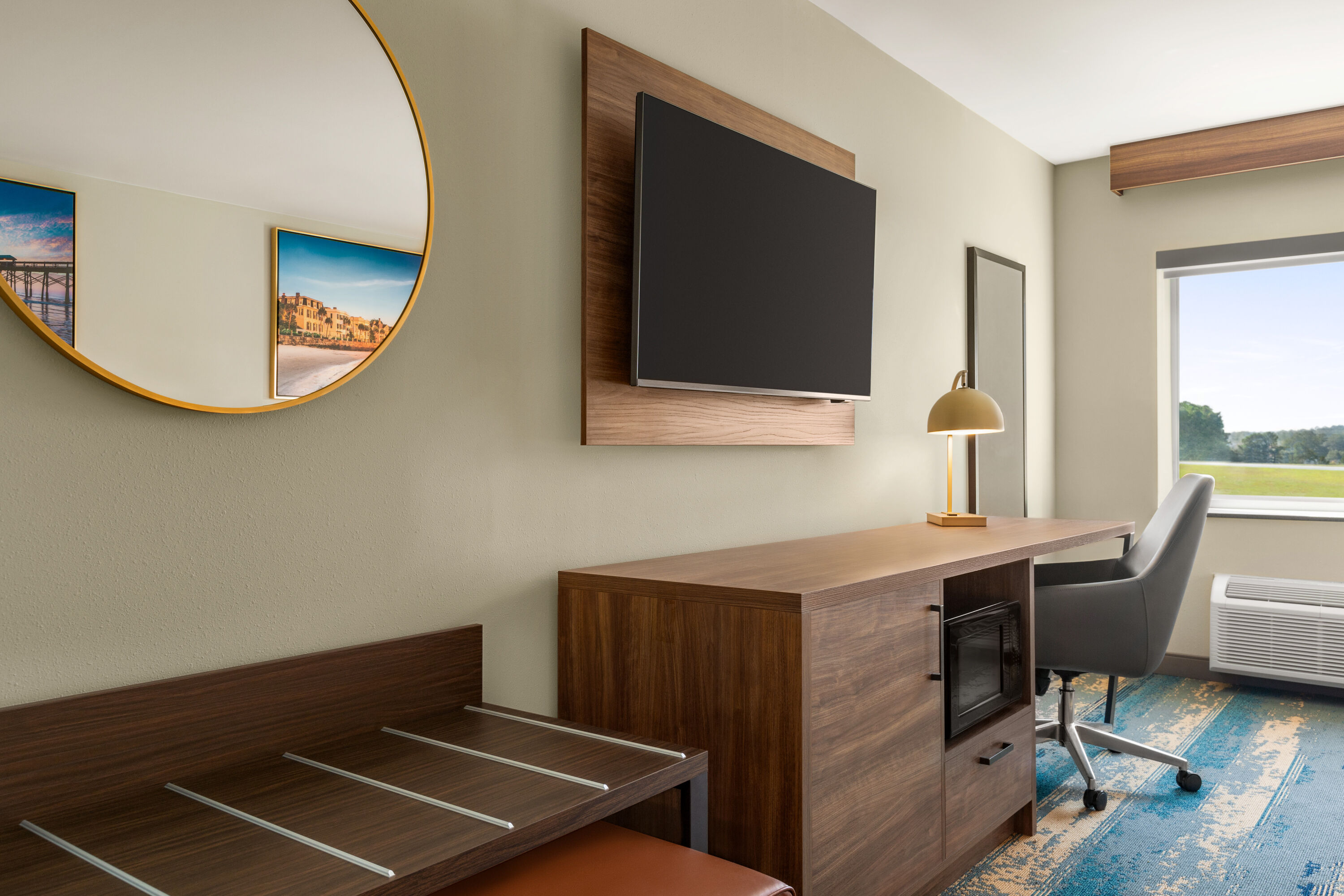 Guest room at the La Quinta Inn by Wyndham Columbia NE/Fort Jackson in Columbia, South Carolina