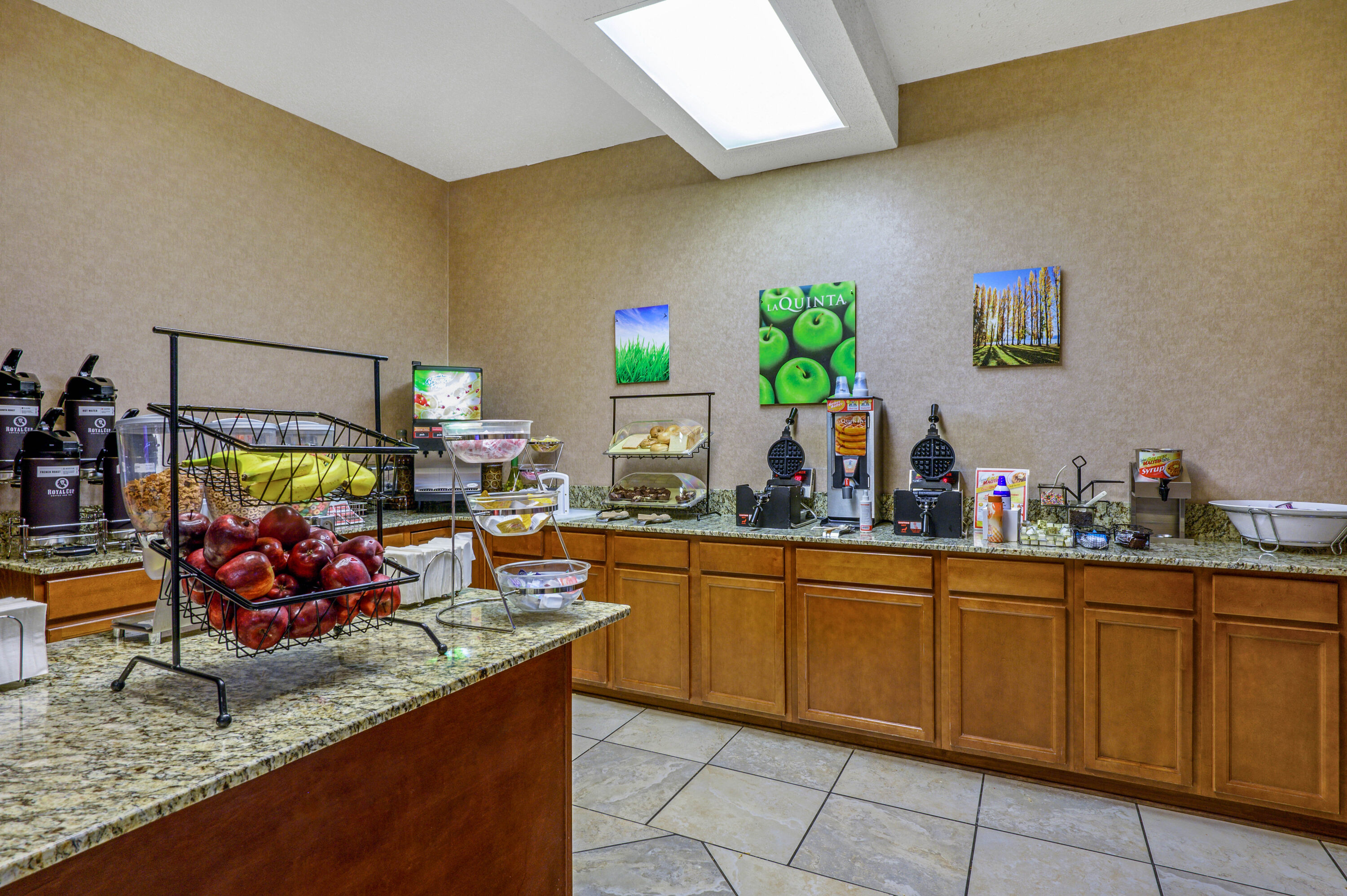 Free breakfast at La Quinta Inn by Wyndham Columbia SE / Fort Jackson in Columbia, South Carolina