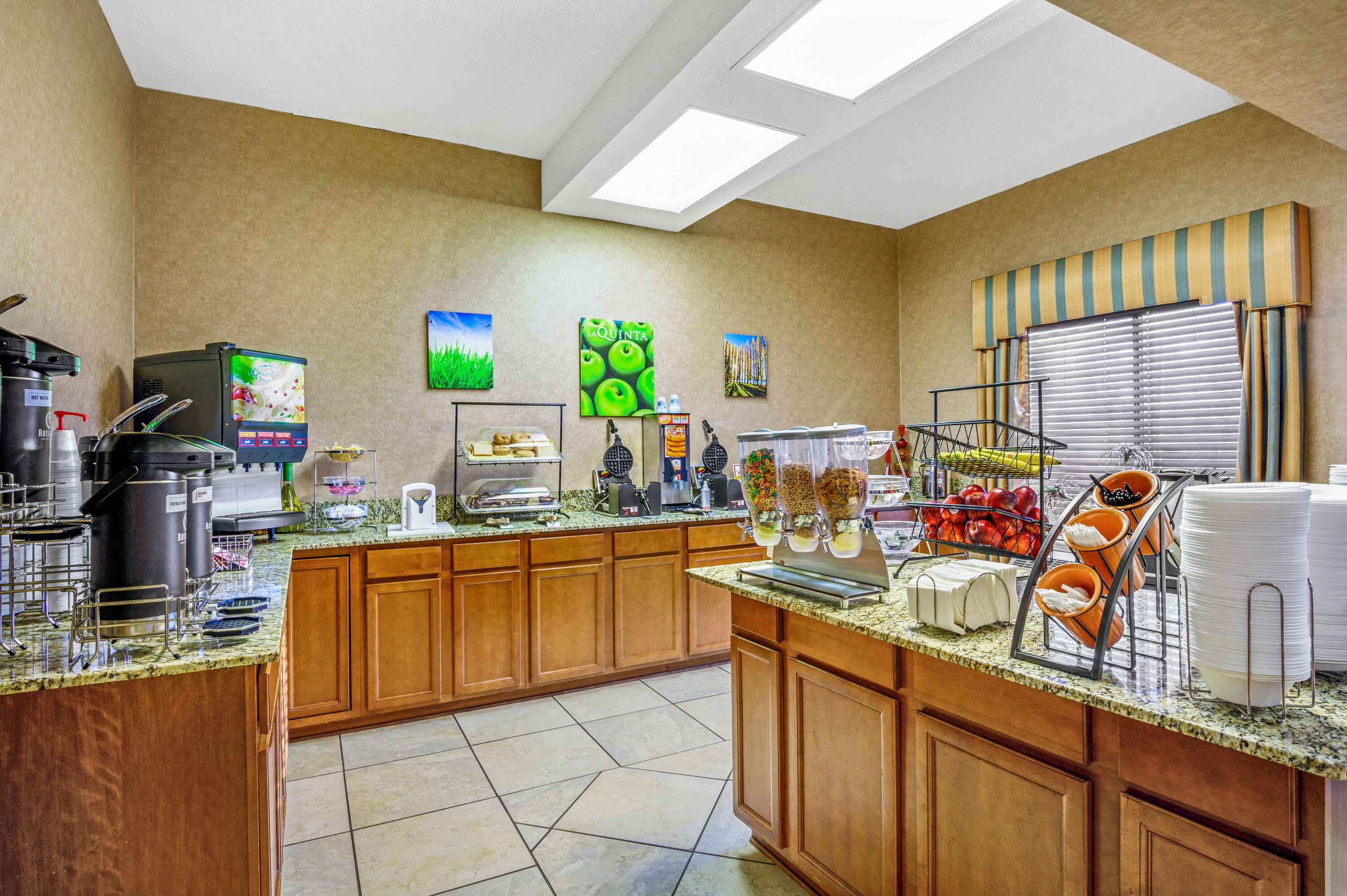 Free breakfast at La Quinta Inn by Wyndham Columbia SE / Fort Jackson in Columbia, South Carolina