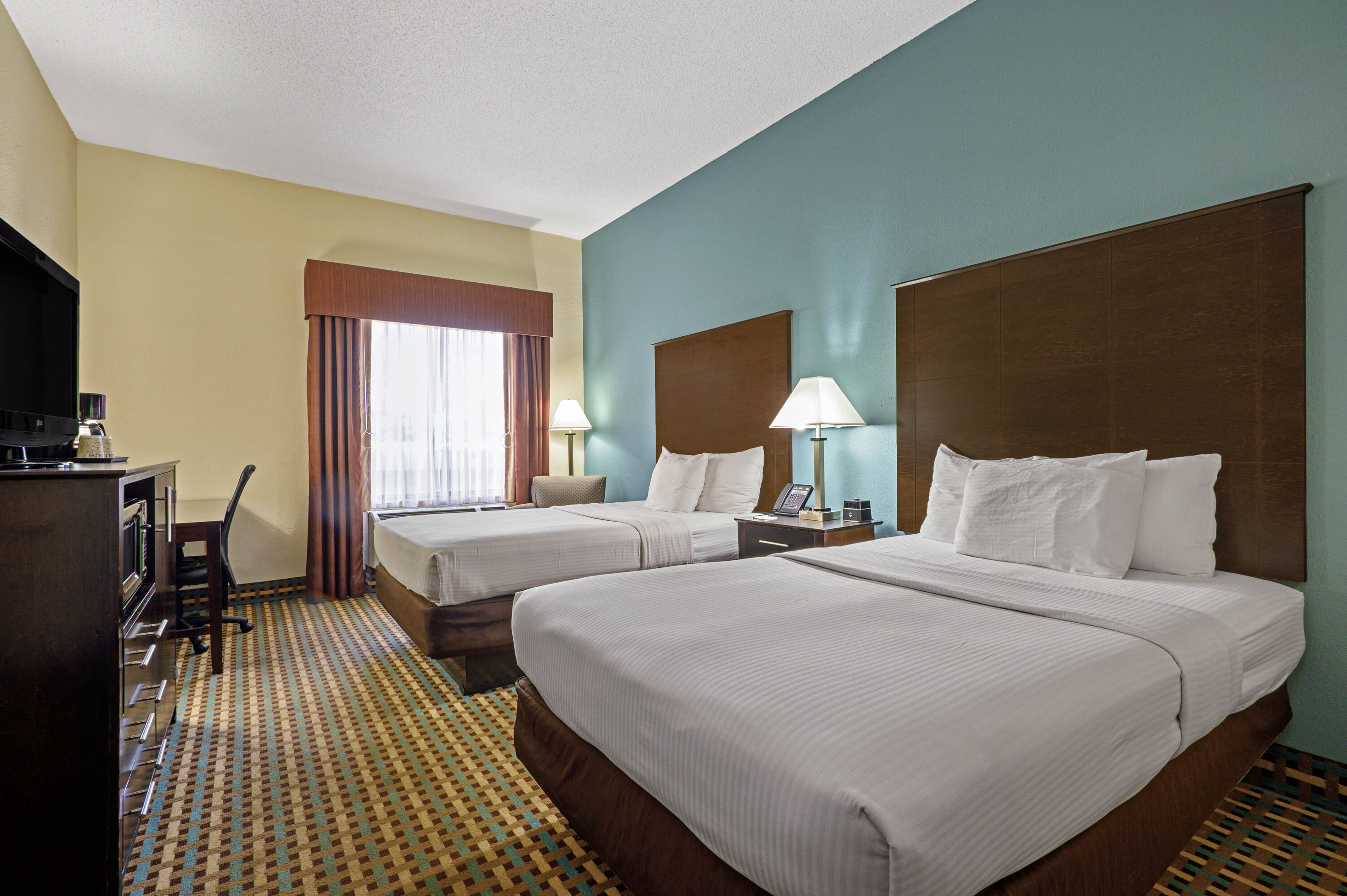 Guest room at the La Quinta Inn by Wyndham Columbia SE / Fort Jackson in Columbia, South Carolina