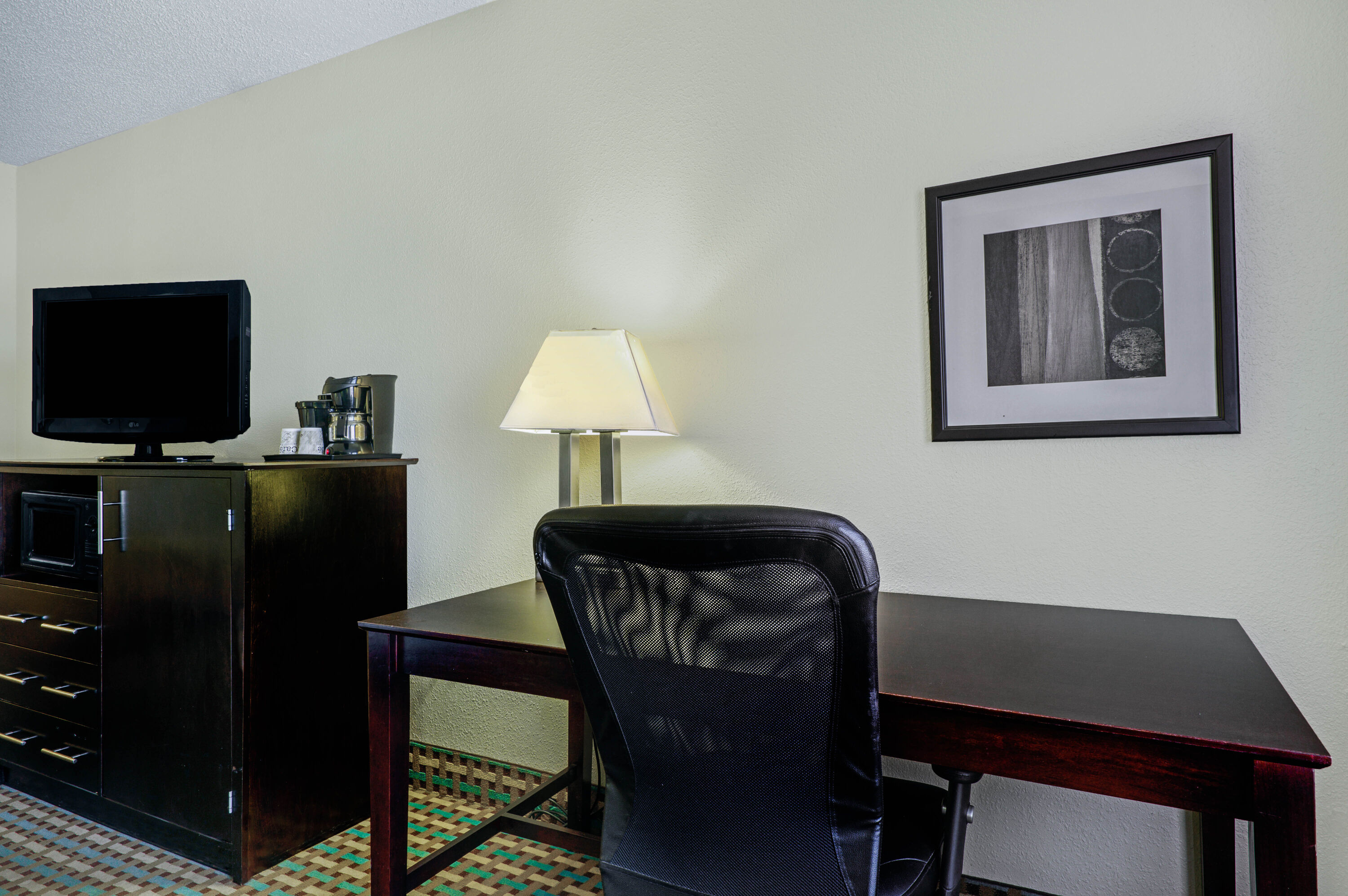Guest room feature at the La Quinta Inn by Wyndham Columbia SE / Fort Jackson in Columbia, South Carolina